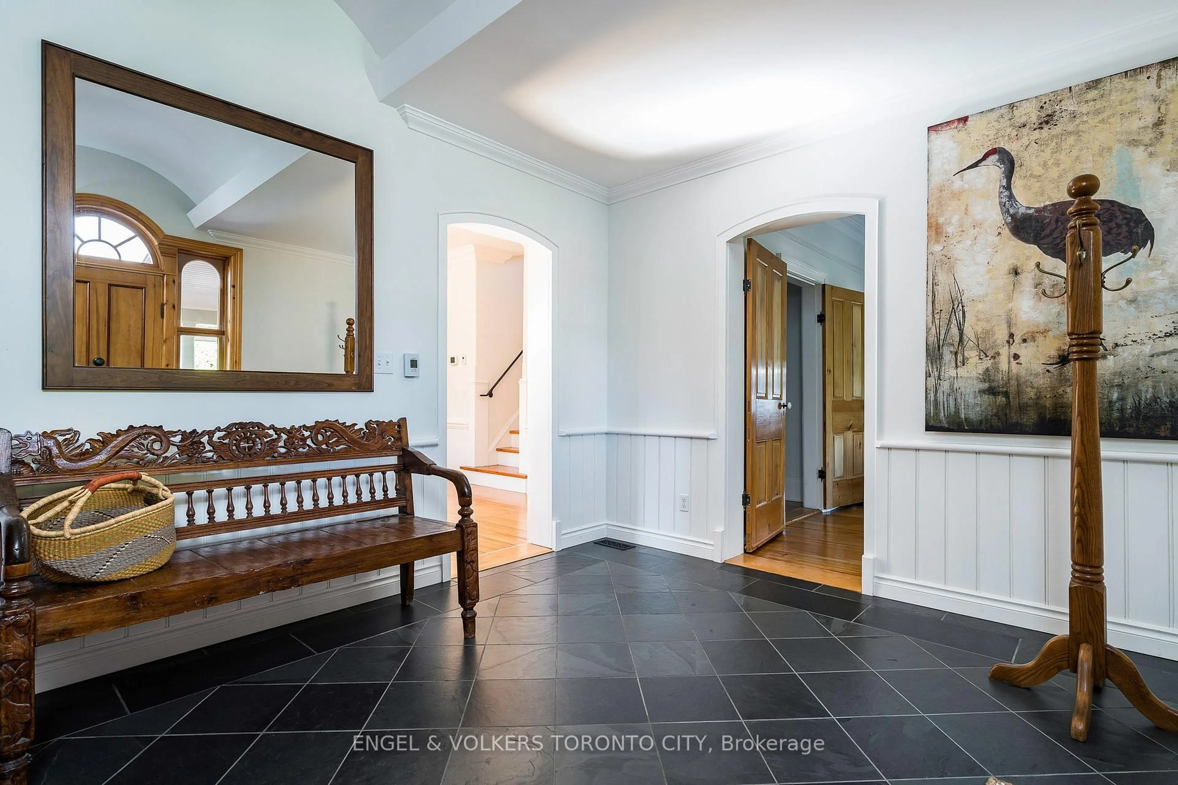 Indoor foyer for 13 Huron St, Blue Mountains Ontario N0H 2P0