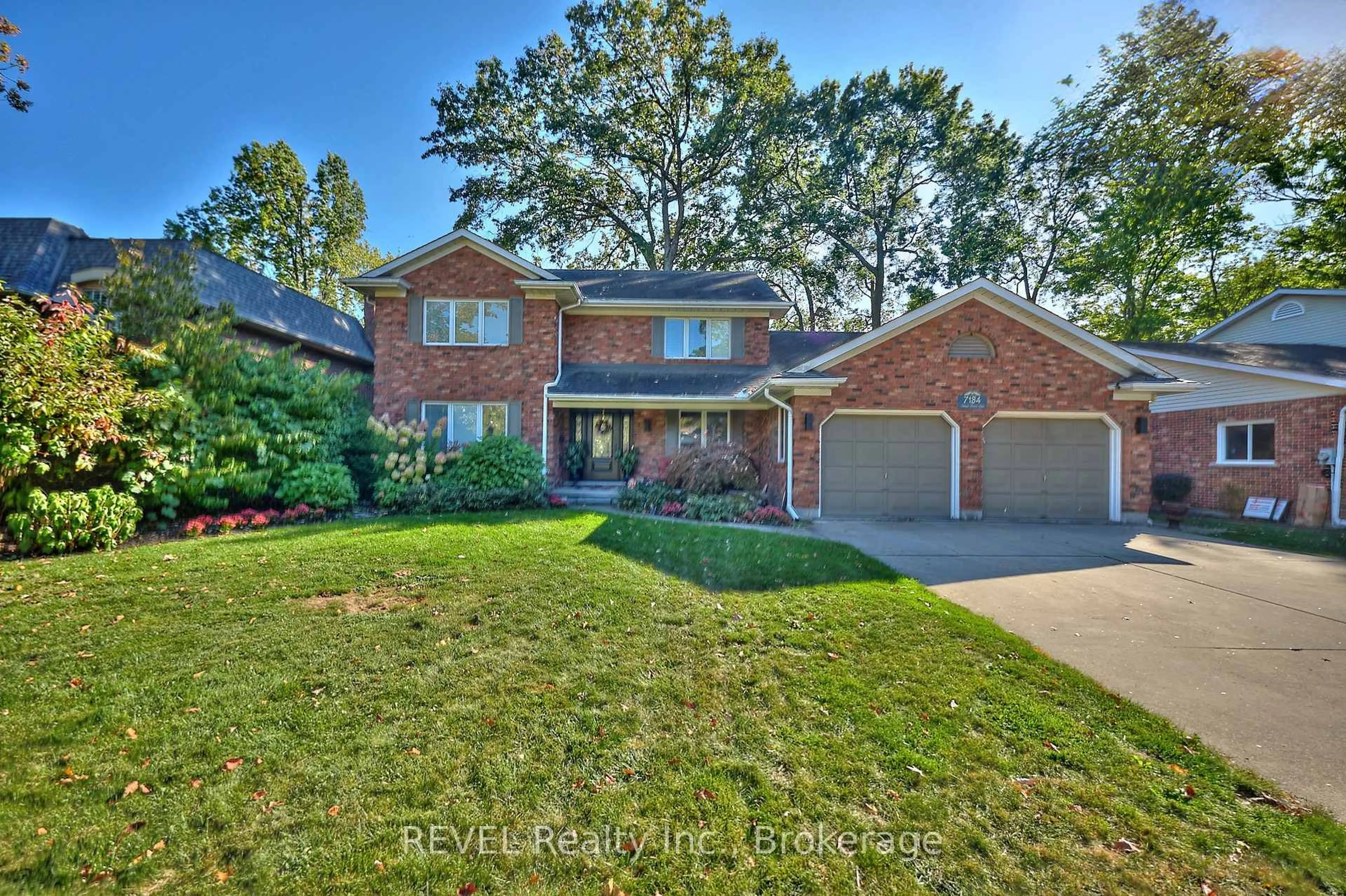 Home with brick exterior material, unknown for 7134 Mount Forest Lane, Niagara Falls Ontario L2J 3Z3