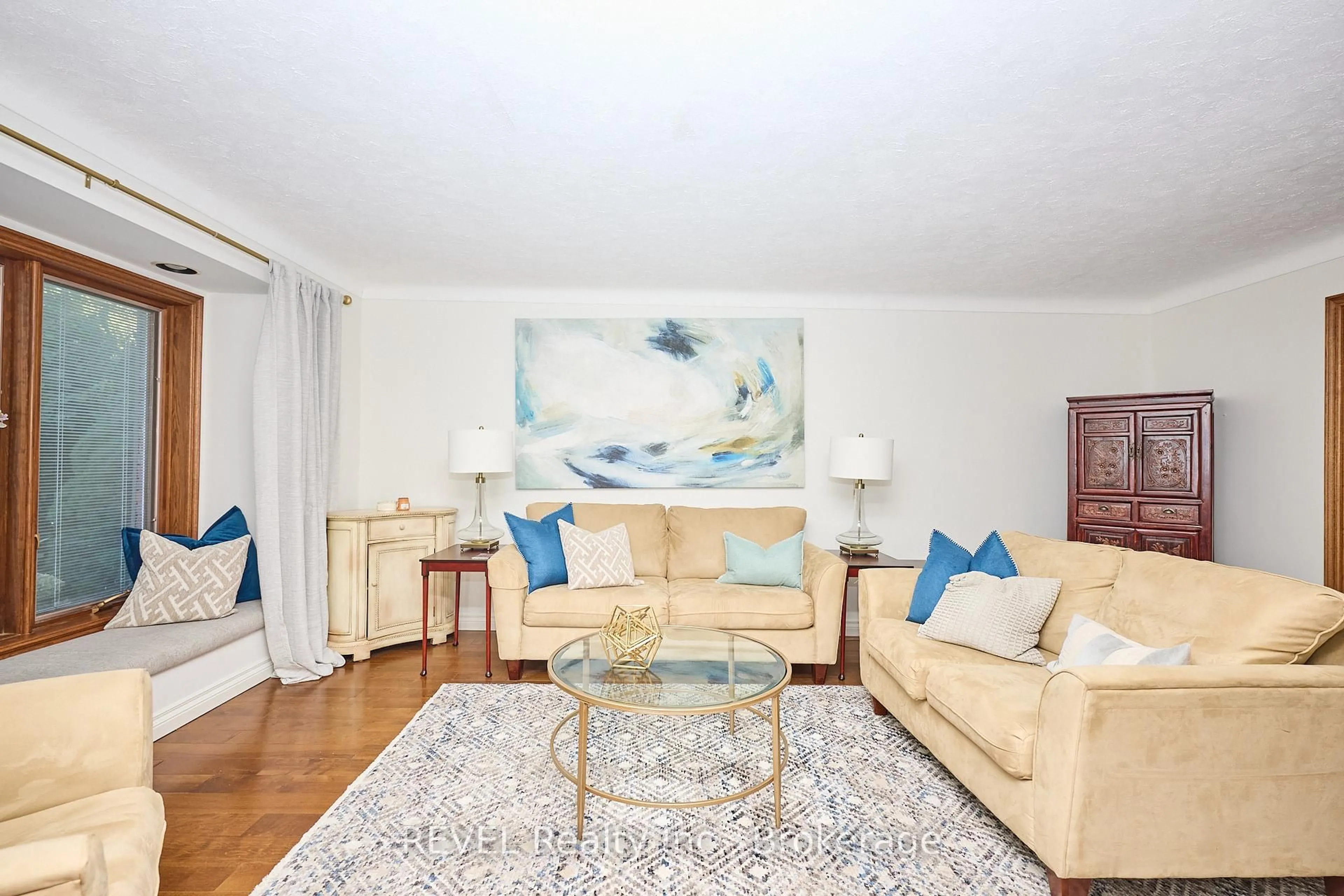 Living room with furniture, unknown for 7134 Mount Forest Lane, Niagara Falls Ontario L2J 3Z3