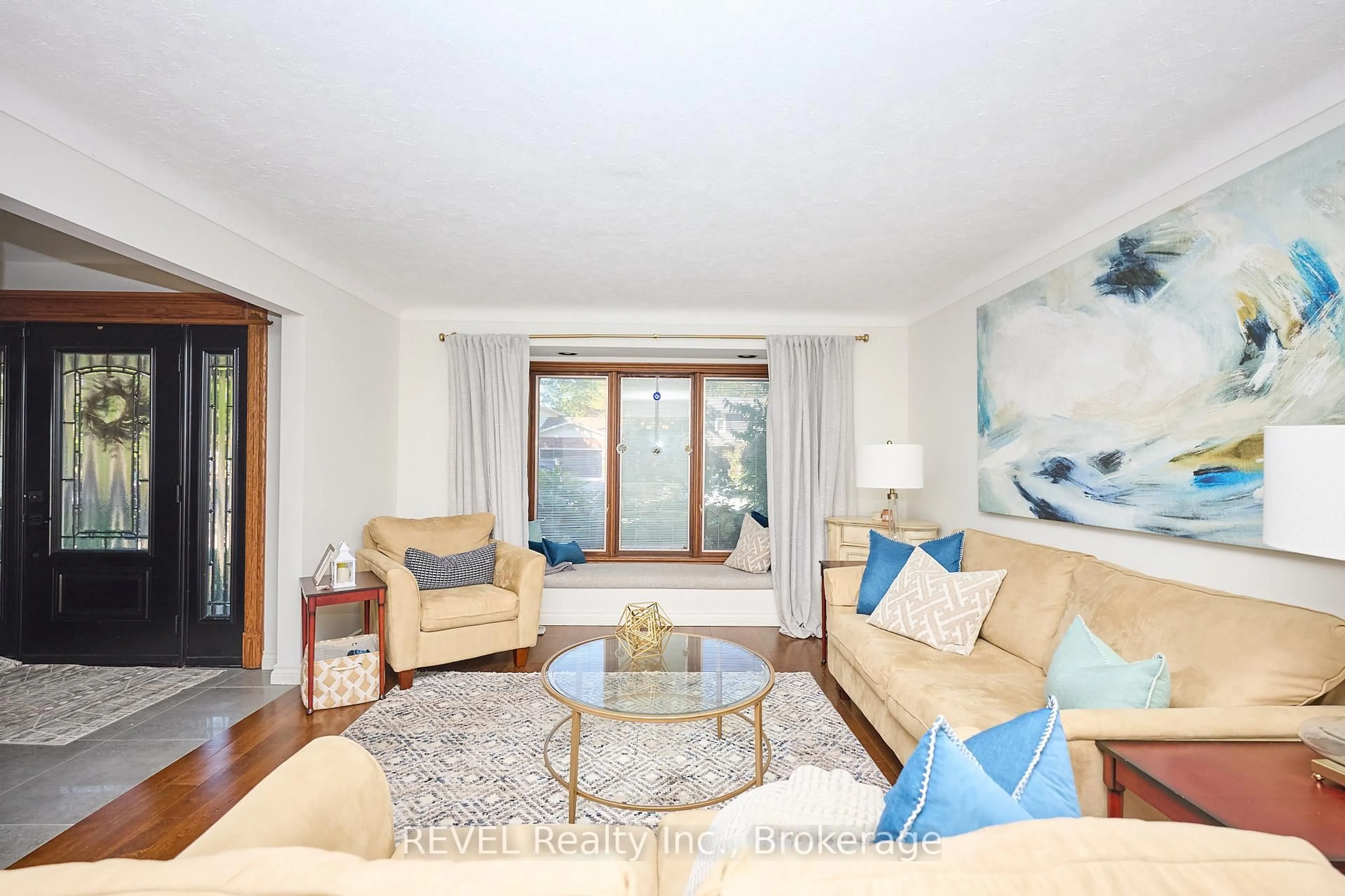 Living room with furniture, unknown for 7134 Mount Forest Lane, Niagara Falls Ontario L2J 3Z3