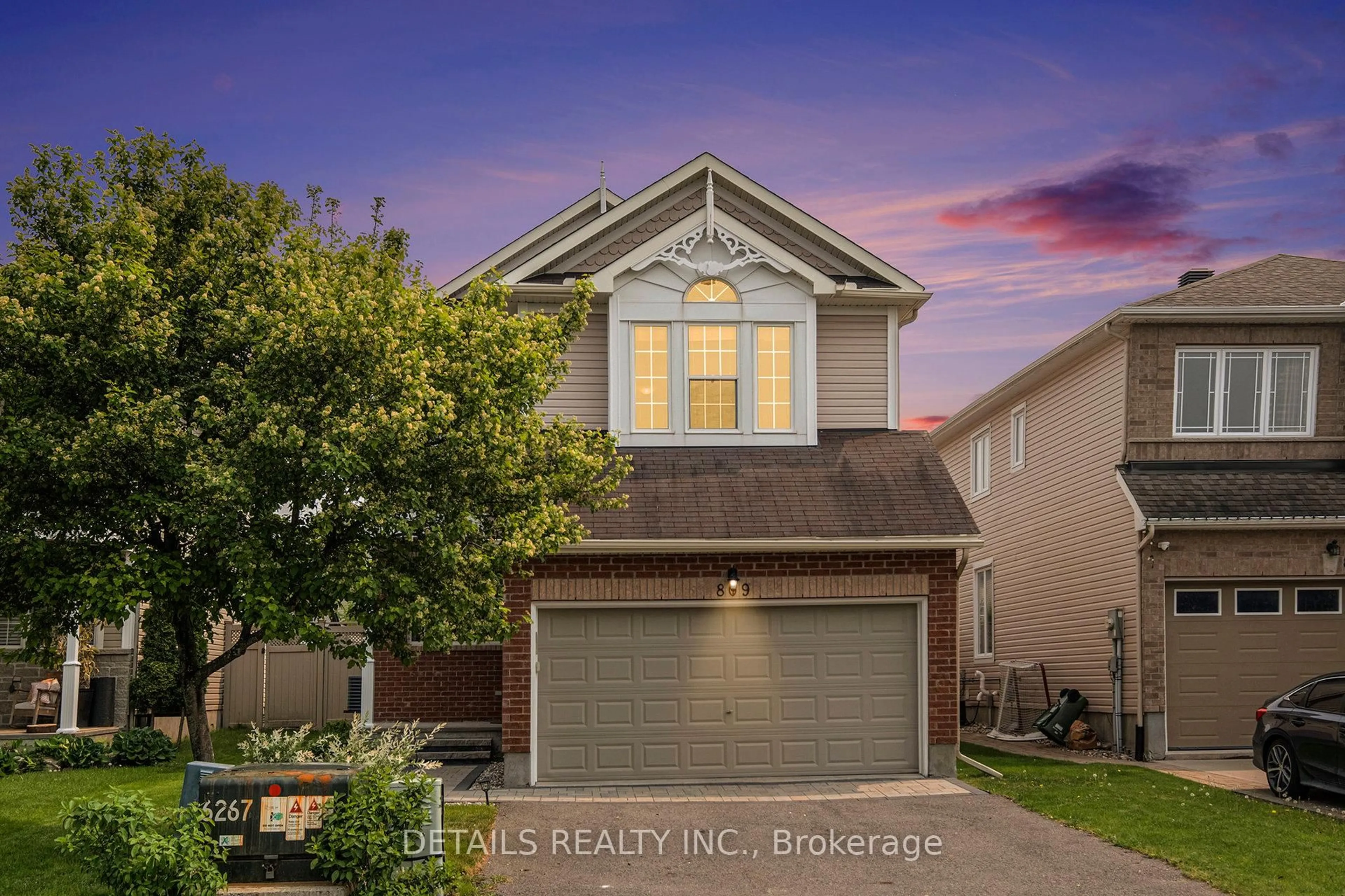 Home with vinyl exterior material, street for 809 Pinnacle St, Ottawa Ontario K4A 0L6
