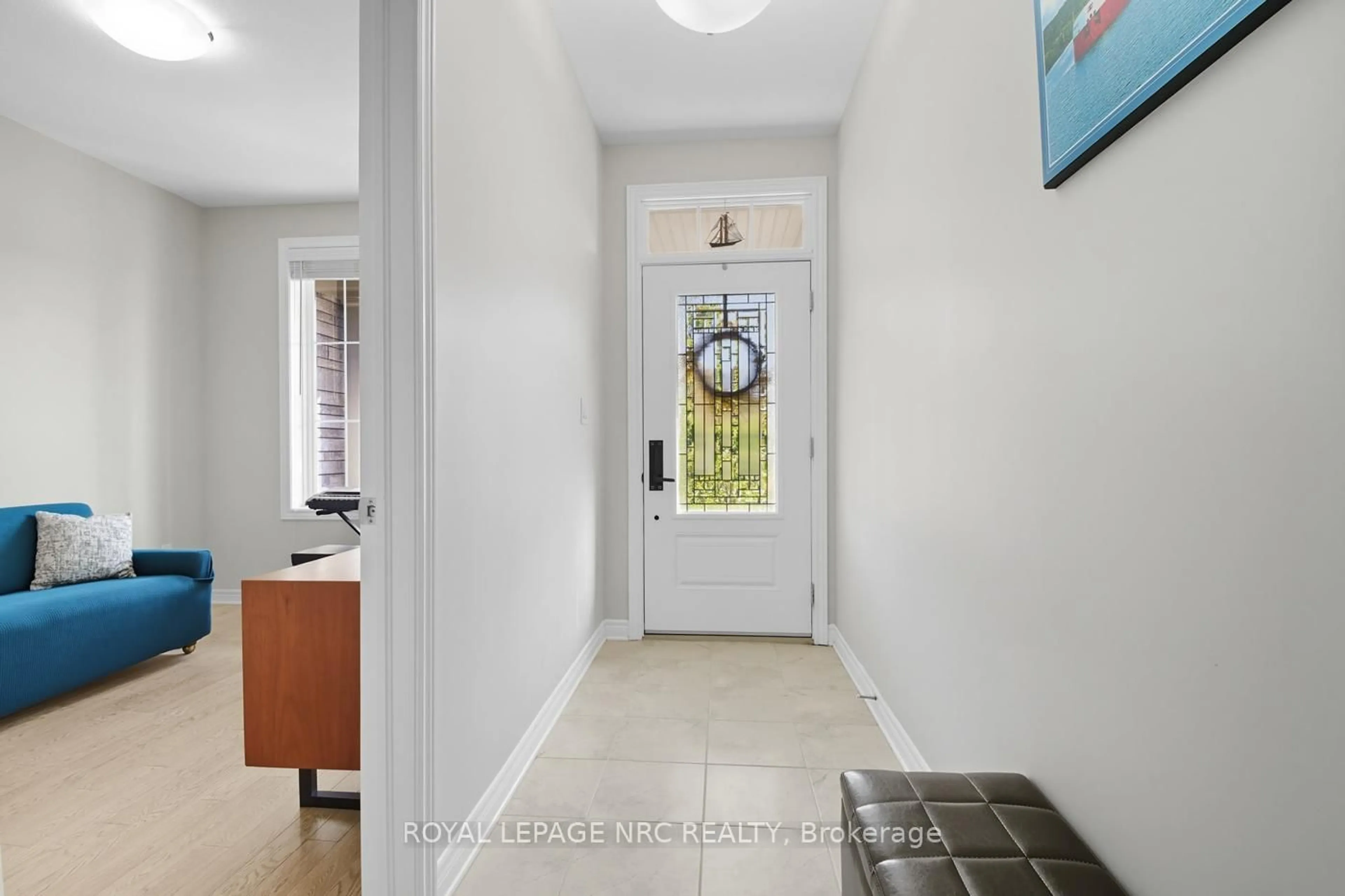 Indoor entryway for 13 Andrew Lane, Thorold Ontario L2V 0V3