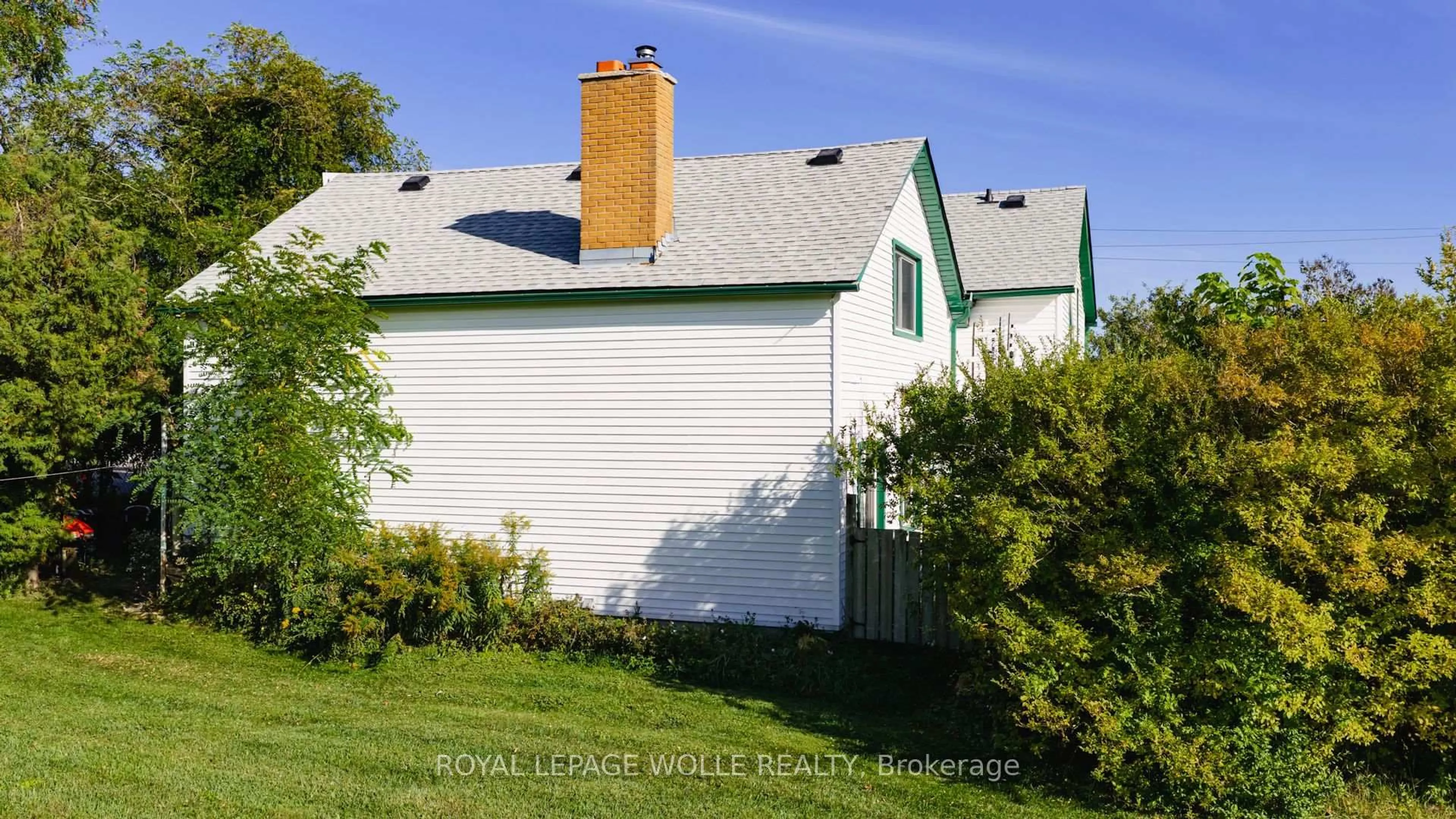 Home with vinyl exterior material, building for 2636 Hutchison Rd, Wellesley Ontario N0K 1L0