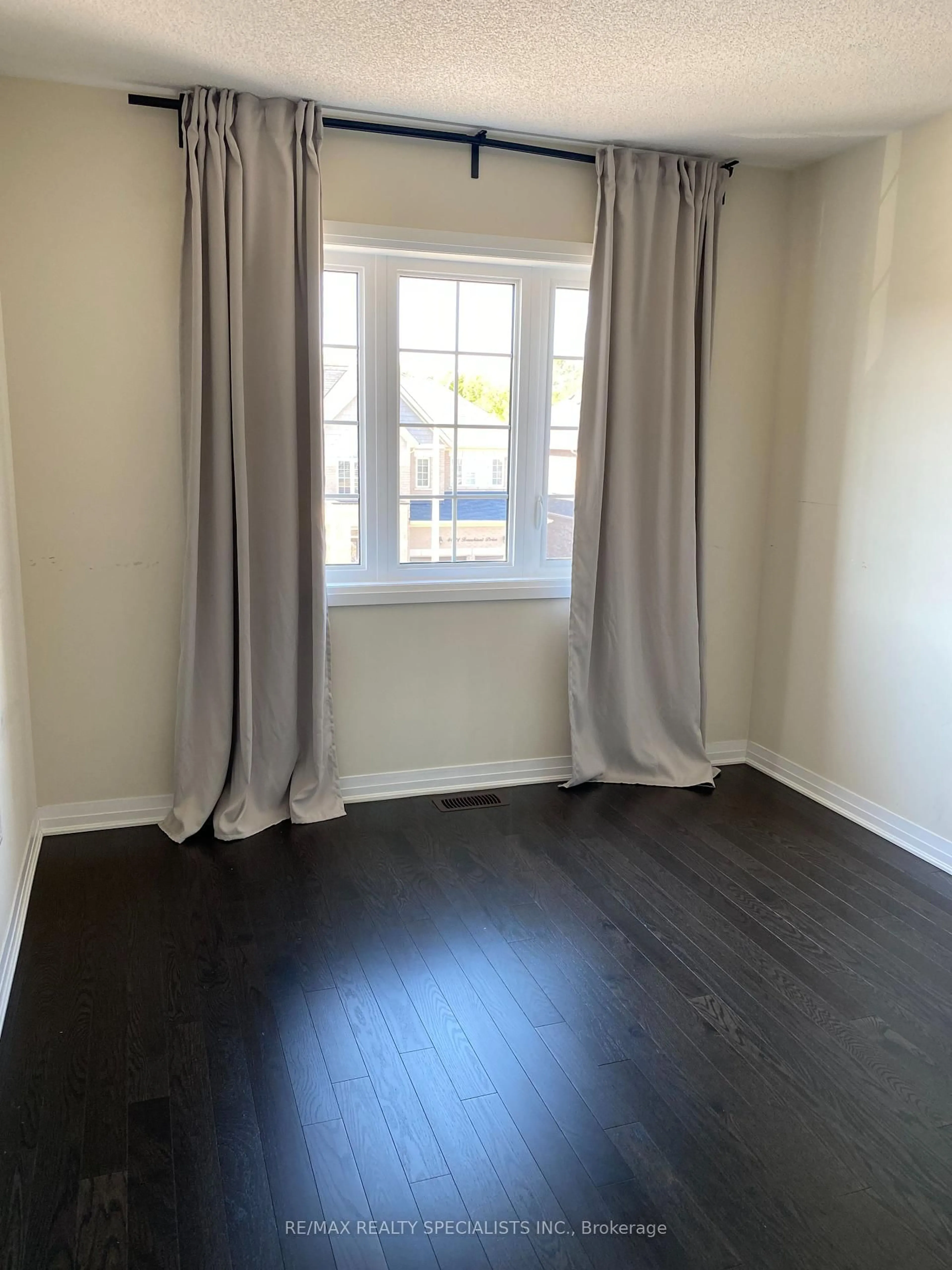 A pic of a room for 4030 Fracchioni Dr, Lincoln Ontario L3J 0R8