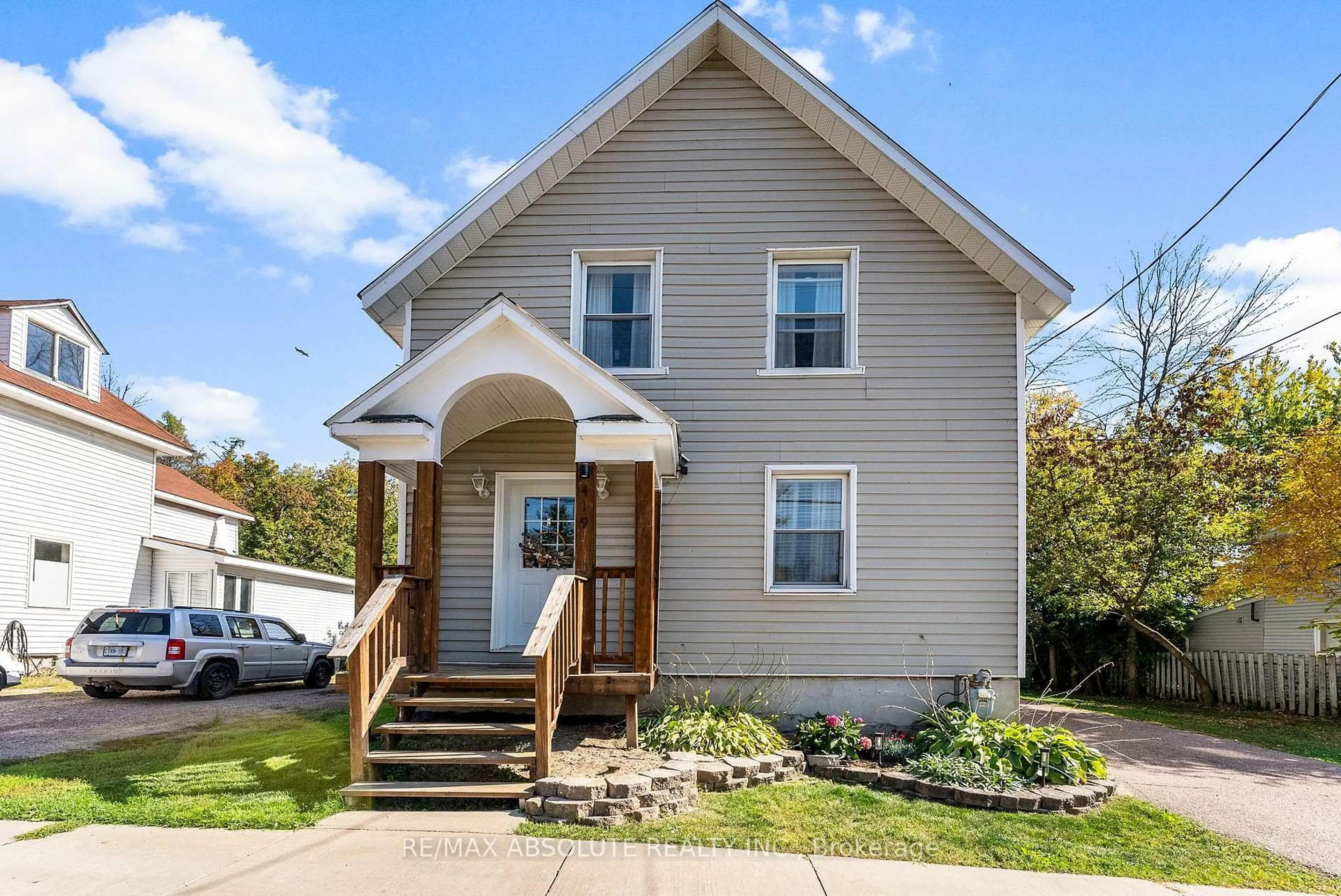 Home with vinyl exterior material, street for 419 Christie St, Pembroke Ontario K8A 4S1
