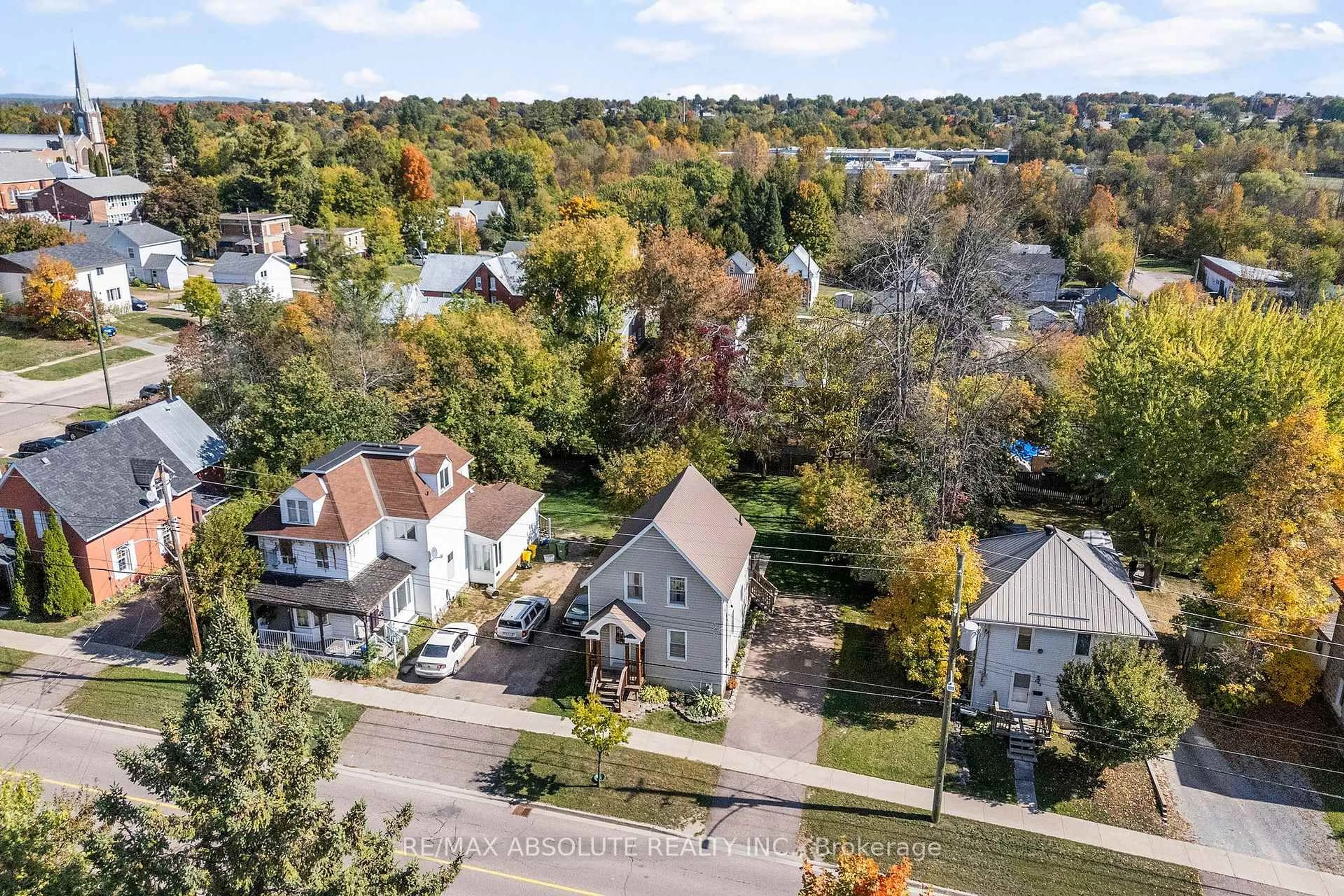 A pic from outside/outdoor area/front of a property/back of a property/a pic from drone, street for 419 Christie St, Pembroke Ontario K8A 4S1
