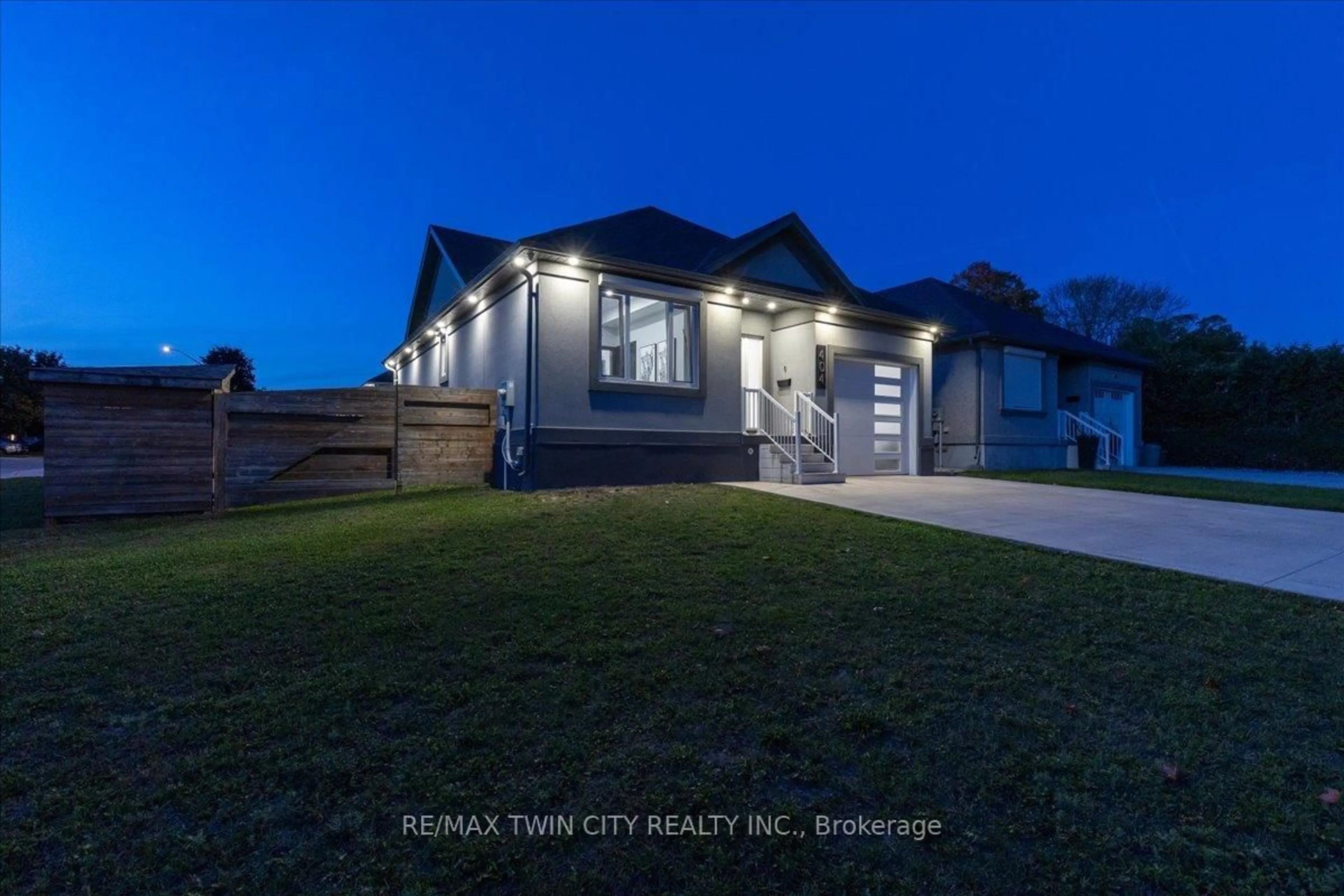 Home with vinyl exterior material, street for 404 Montrose St, Cambridge Ontario N3H 2P3