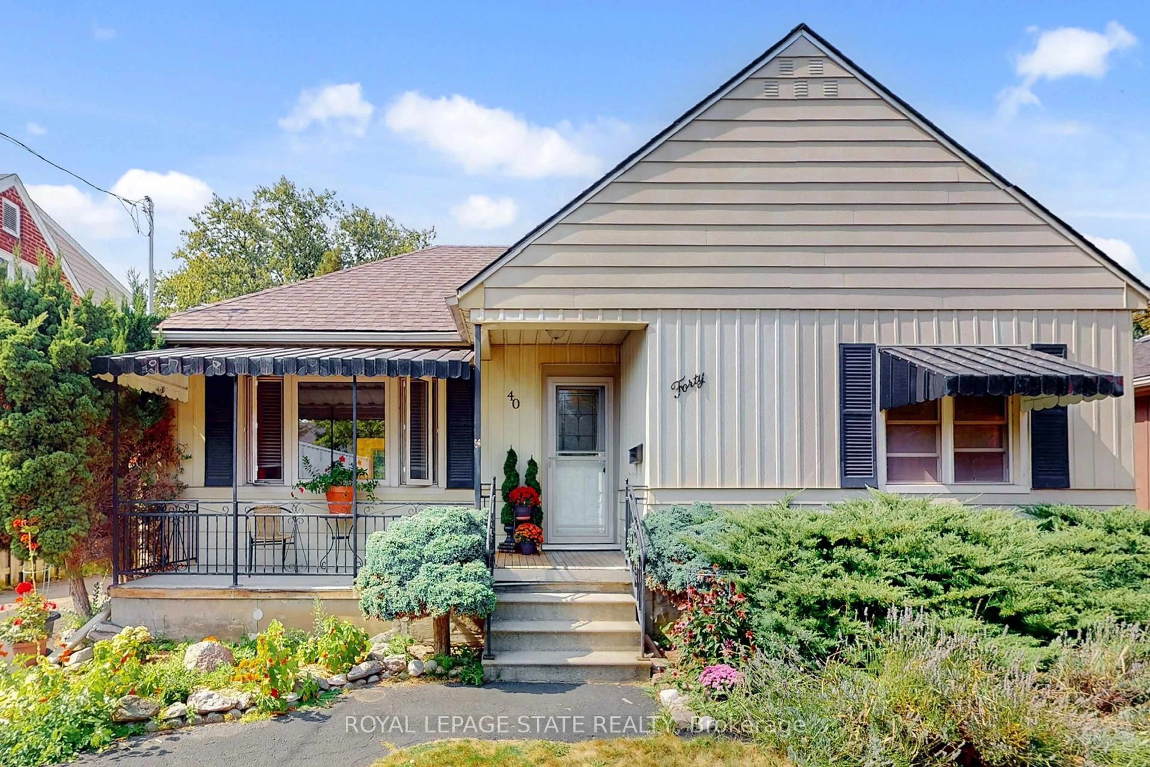 Home with vinyl exterior material, street for 40 Galbraith Dr, Hamilton Ontario L8G 1Z9