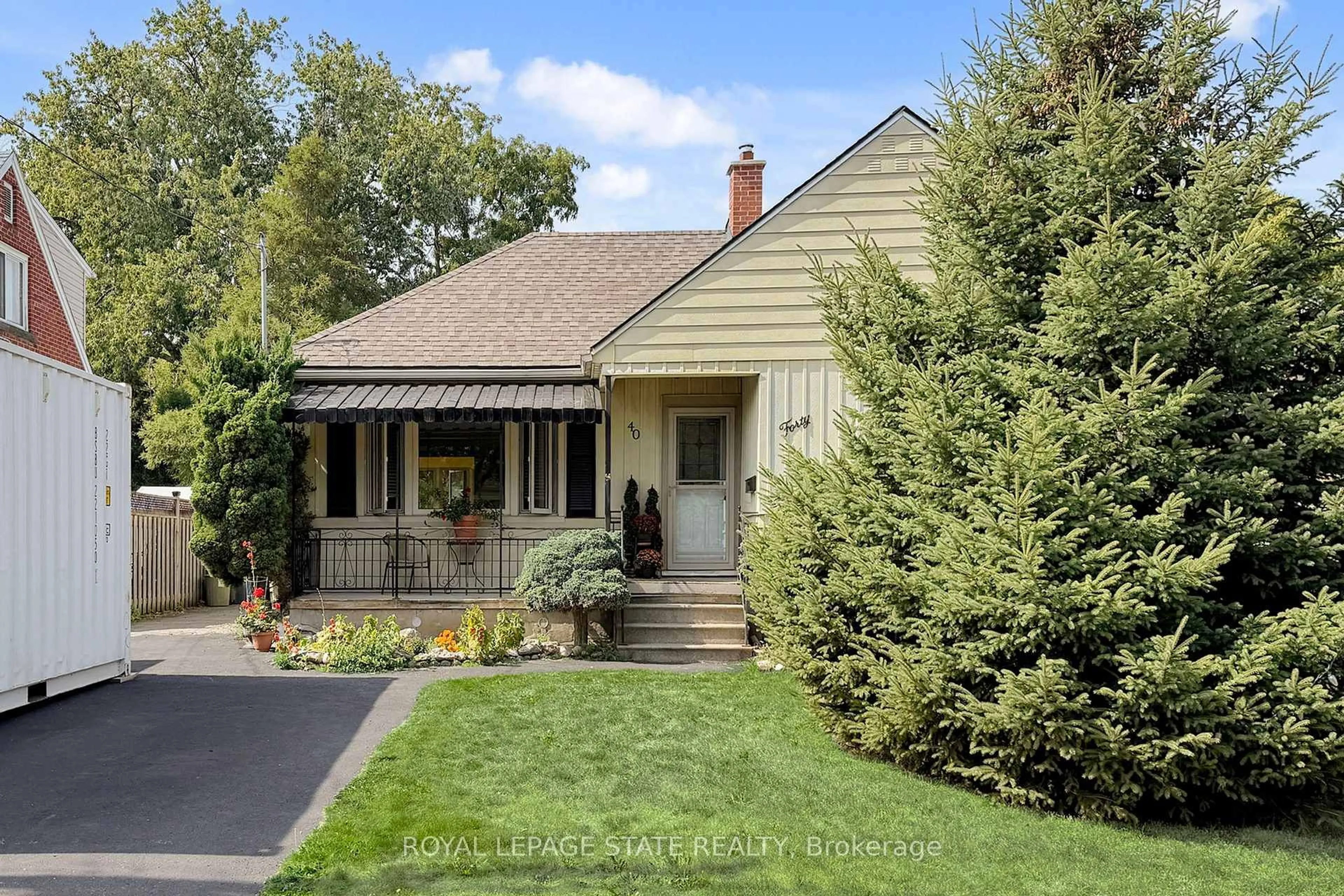 Home with vinyl exterior material, street for 40 Galbraith Dr, Hamilton Ontario L8G 1Z9