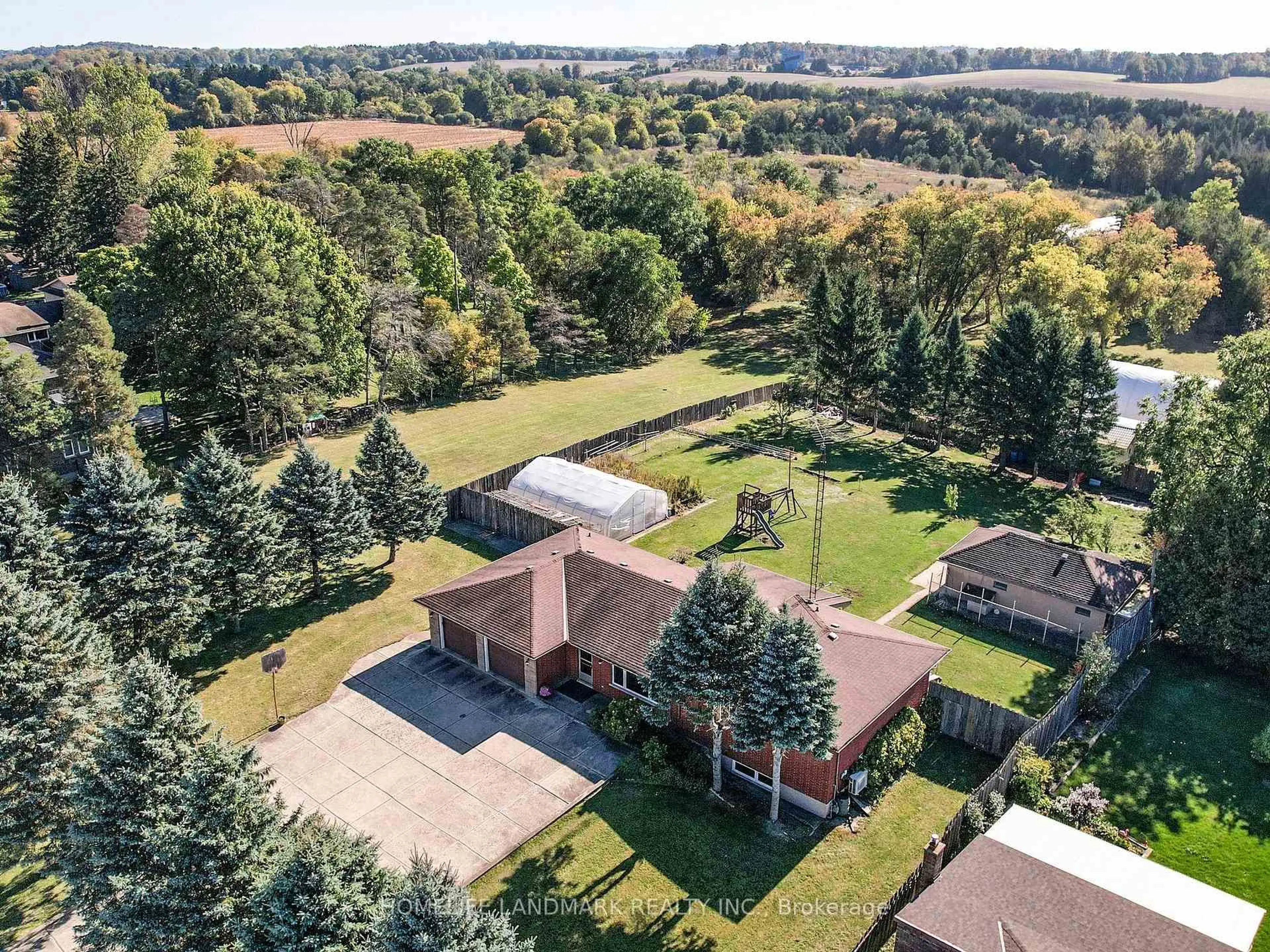 A pic from outside/outdoor area/front of a property/back of a property/a pic from drone, unknown for 7897 Hwy 7 Rd, Guelph/Eramosa Ontario N1H 6H8