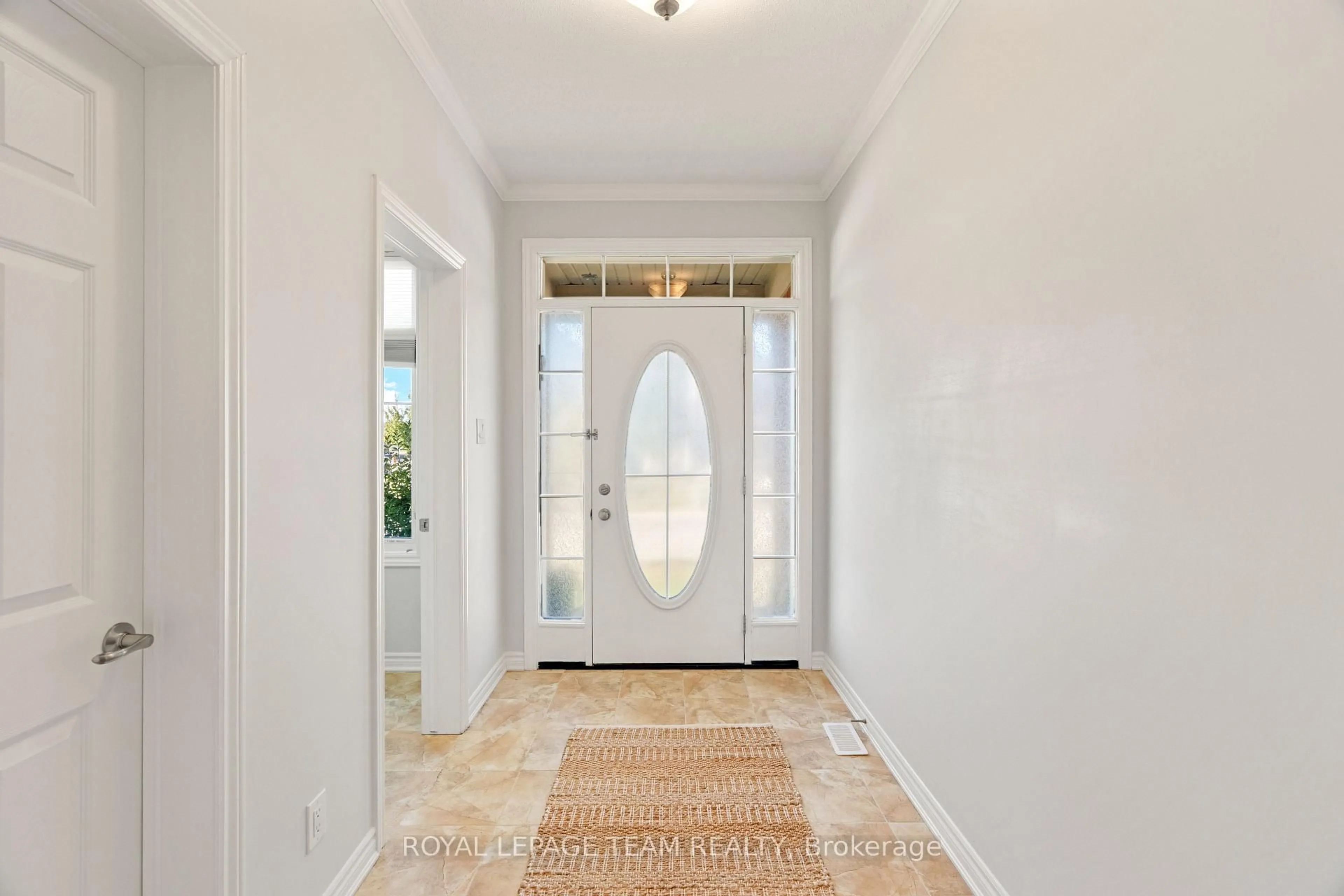 Indoor entryway for 303 Sweetclover Way, Ottawa Ontario K4A 1E5