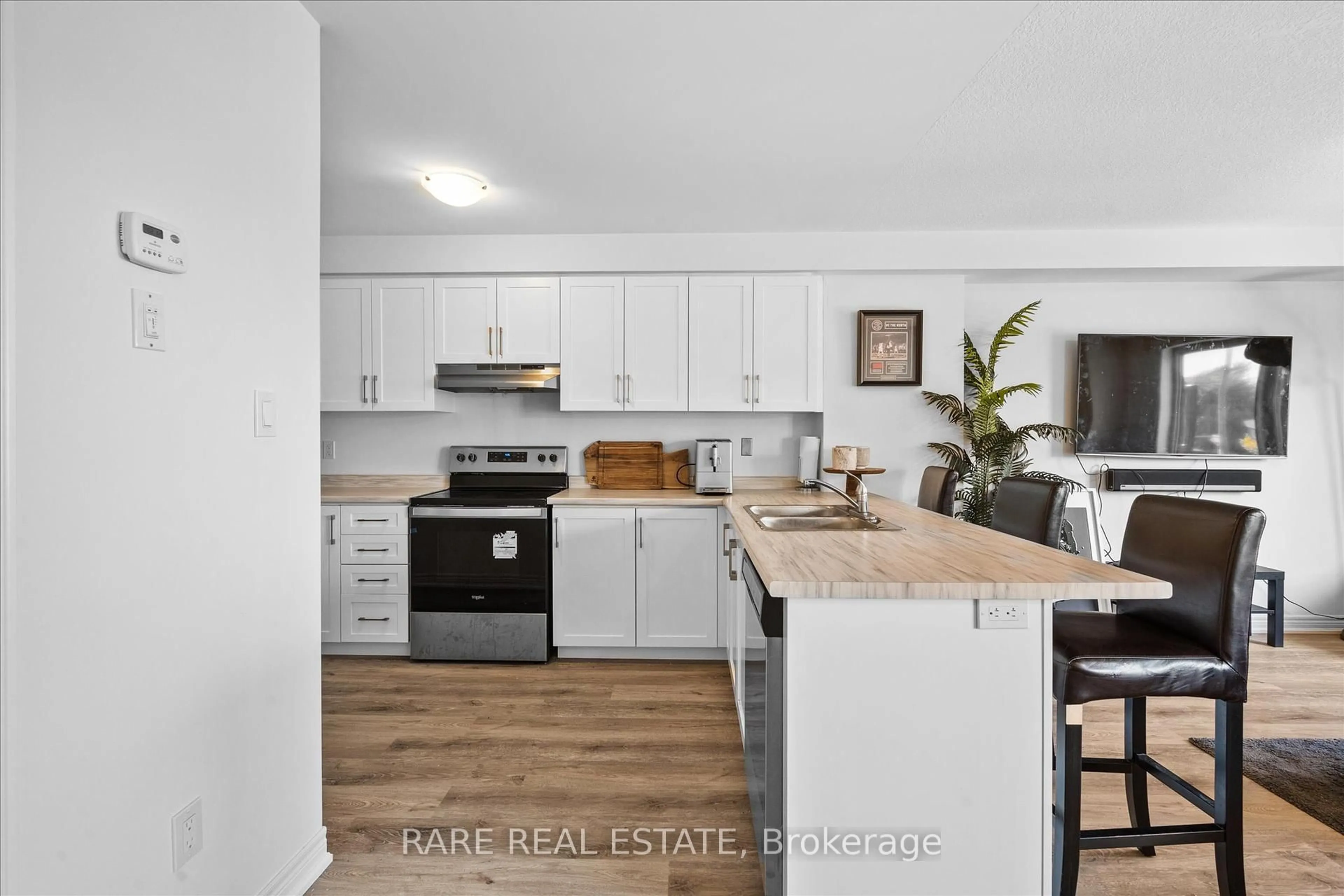 Open concept kitchen, wood/laminate floor for 112 Dryden Lane, Hamilton Ontario L8H 1L9