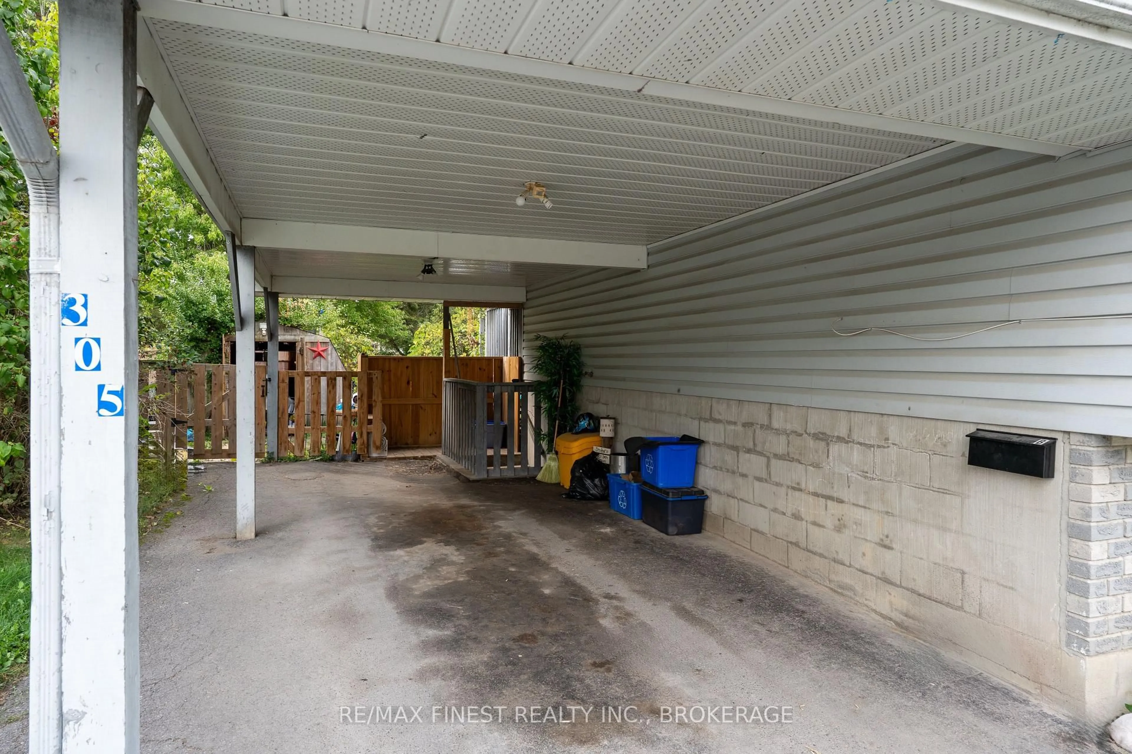 Indoor garage for 305 Church St, Greater Napanee Ontario K7R 3X9