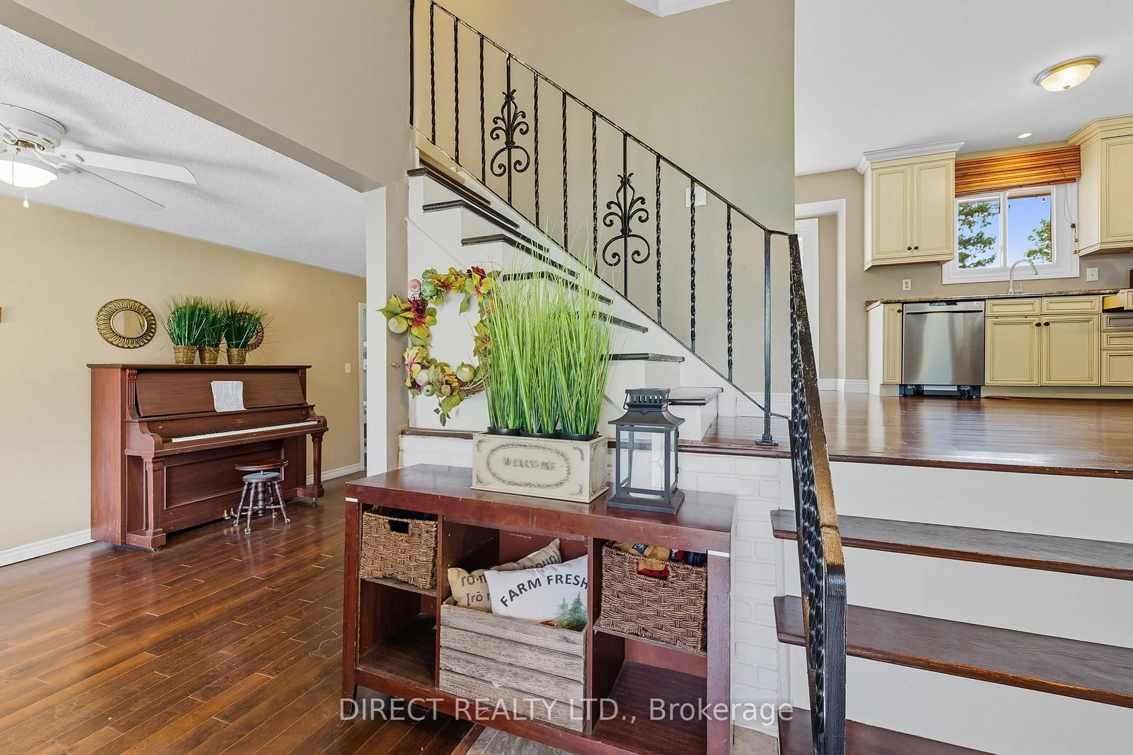 Indoor entryway for 63 Baylea Dr, Quinte West Ontario K8V 5P5
