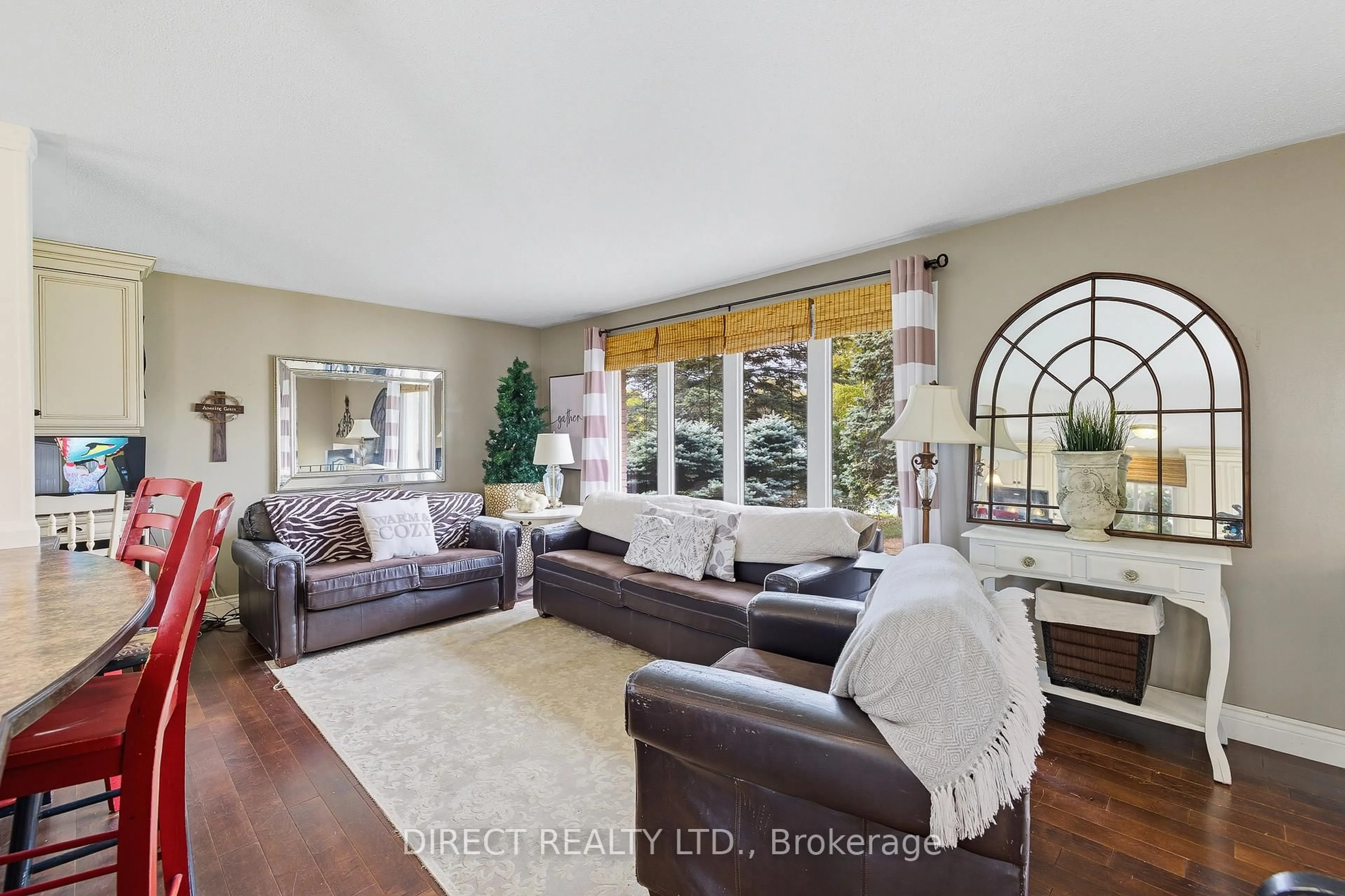 Living room with furniture, unknown for 63 Baylea Dr, Quinte West Ontario K8V 5P5