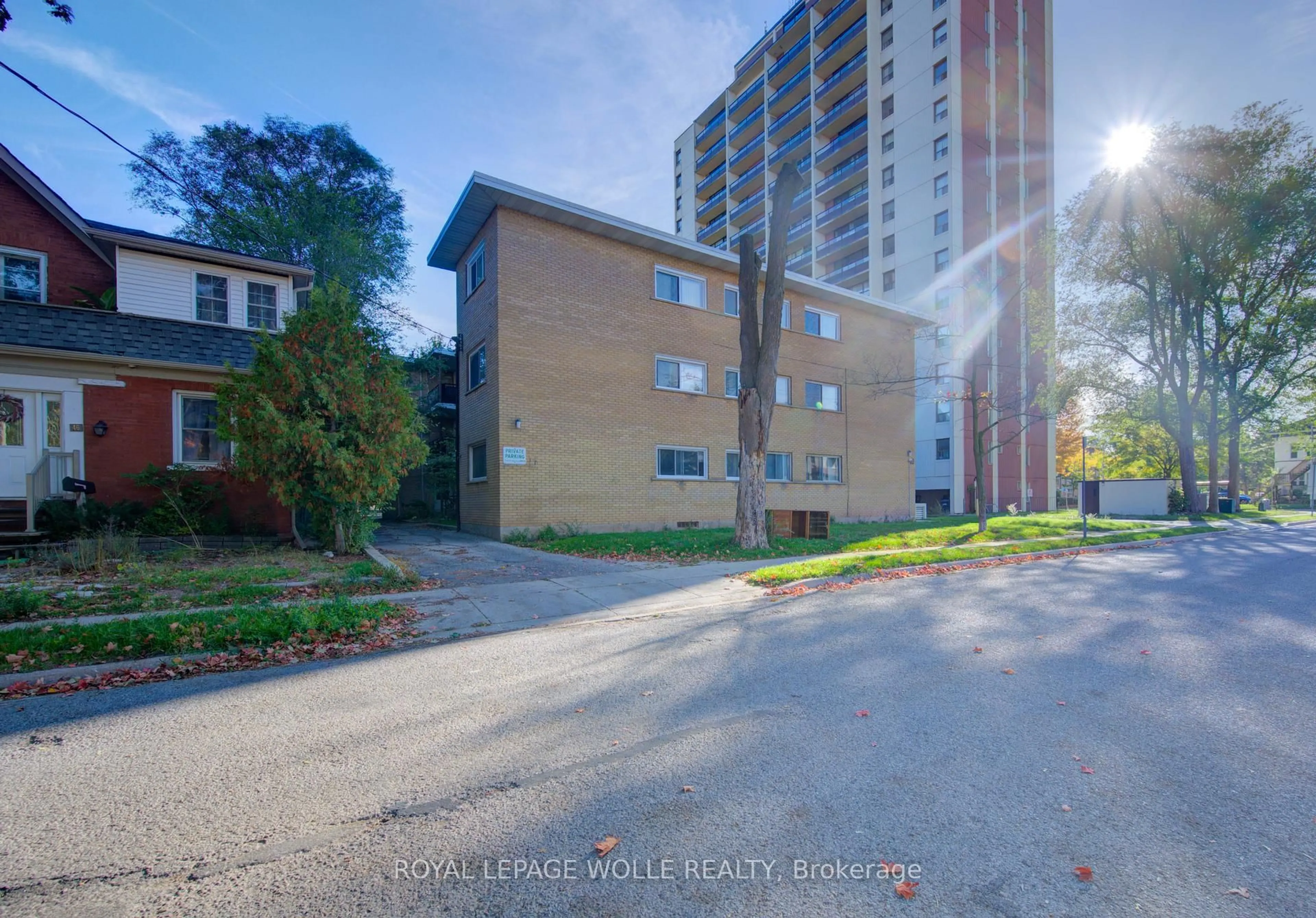 A pic from outside/outdoor area/front of a property/back of a property/a pic from drone, street for 50 Gordon Ave, Kitchener Ontario N2H 1N8