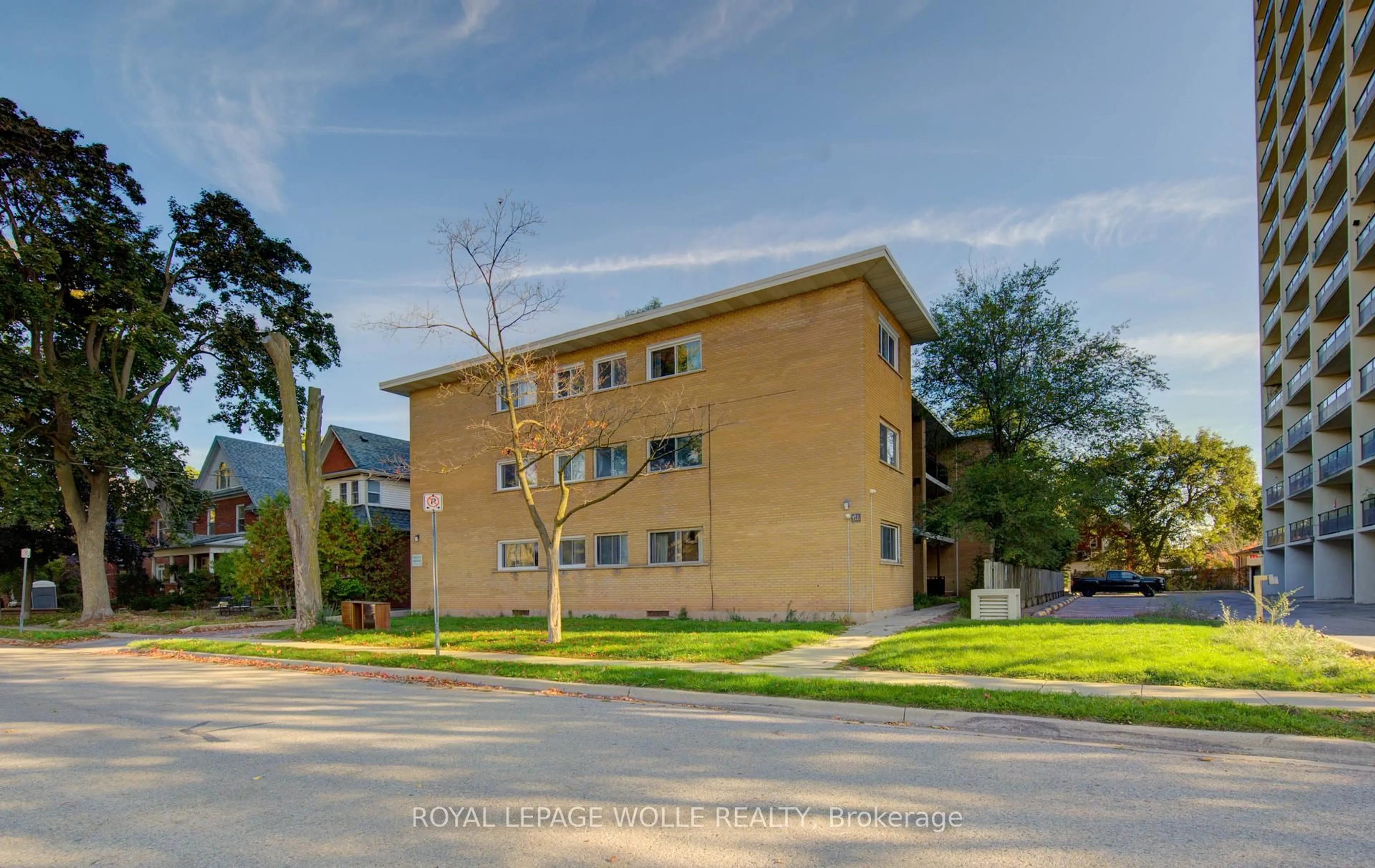 A pic from outside/outdoor area/front of a property/back of a property/a pic from drone, street for 50 Gordon Ave, Kitchener Ontario N2H 1N8