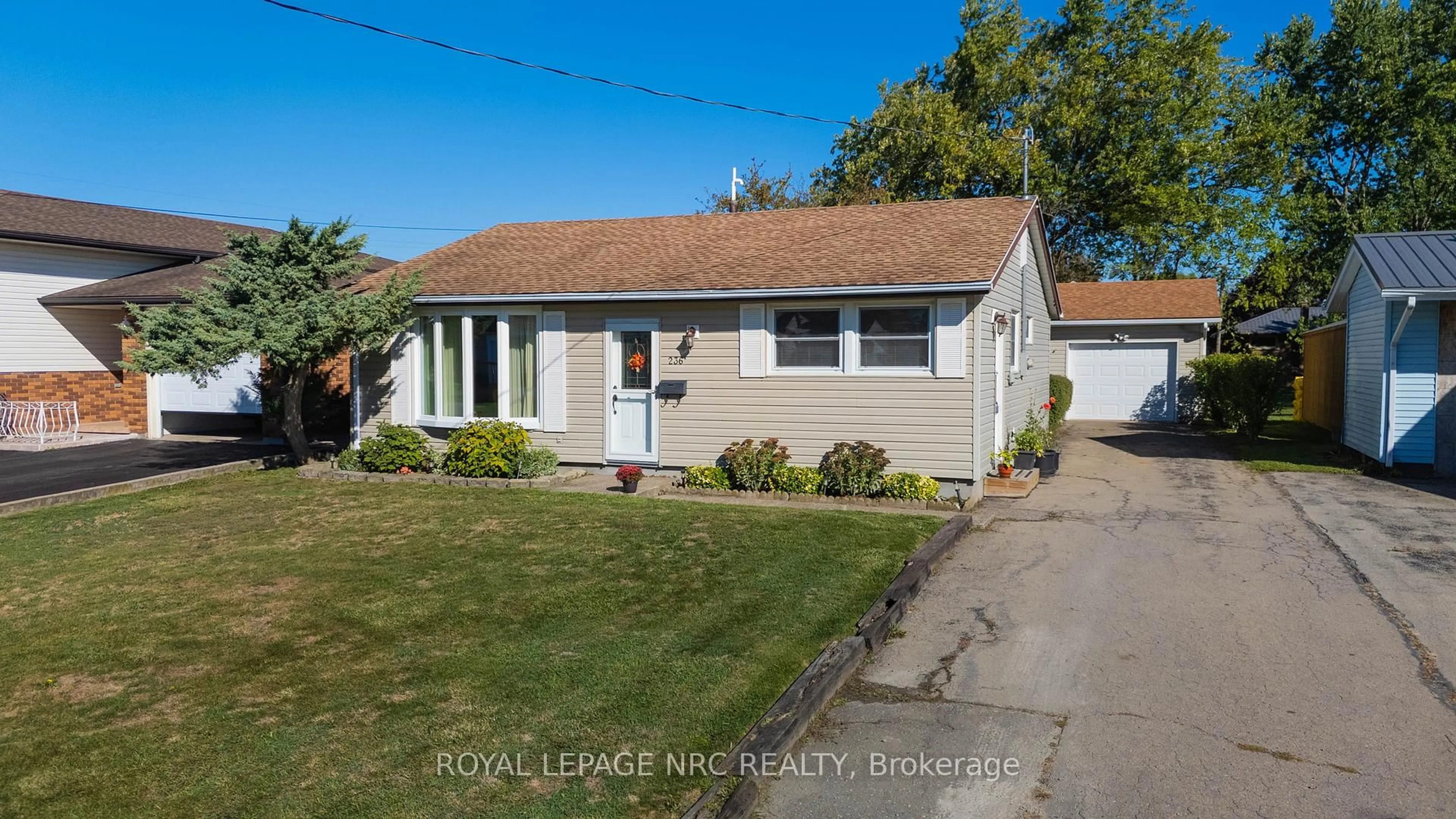 Home with vinyl exterior material, street for 236 Johnston St, Port Colborne Ontario L3K 1H5