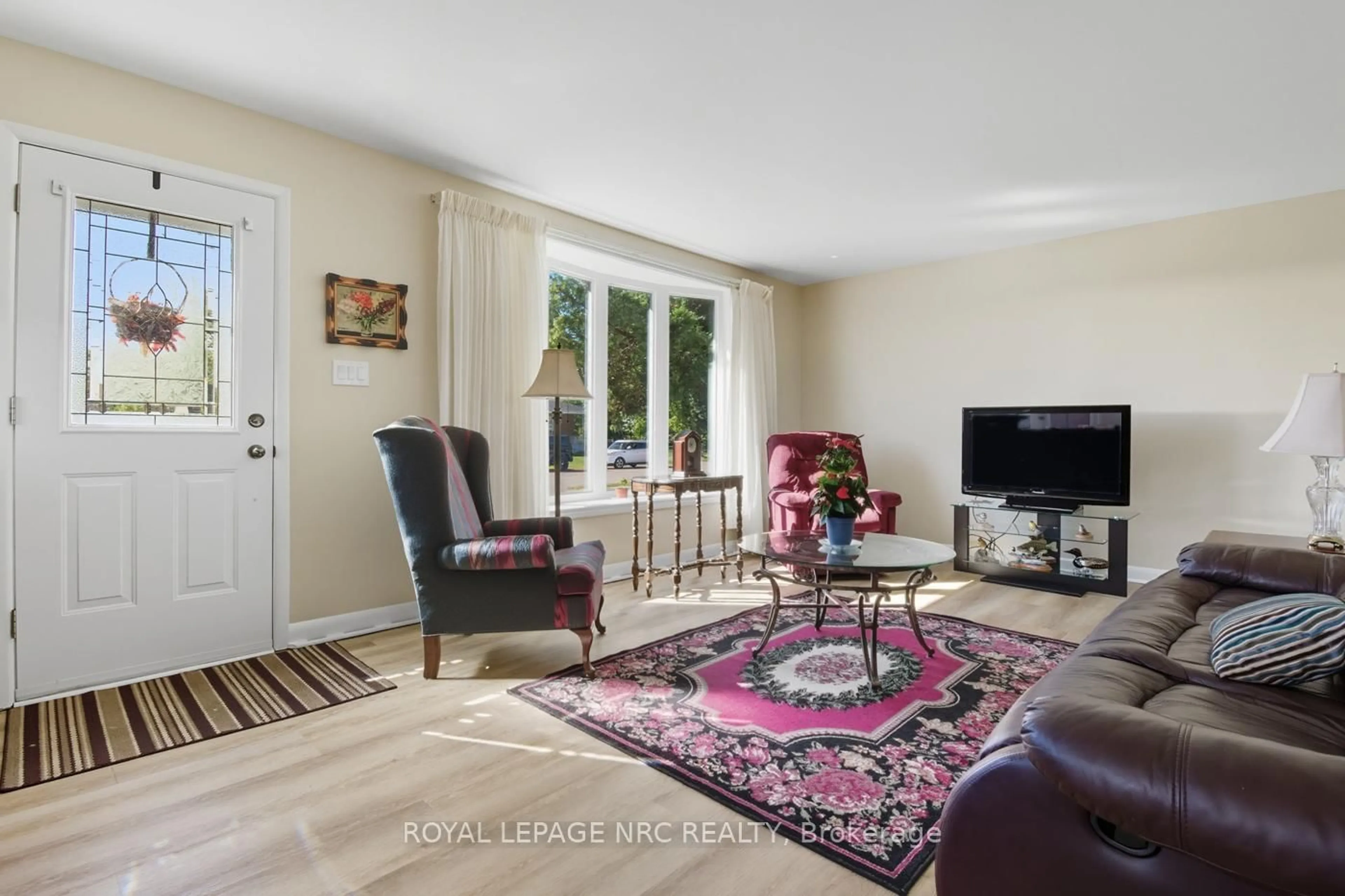 Living room with furniture, unknown for 236 Johnston St, Port Colborne Ontario L3K 1H5