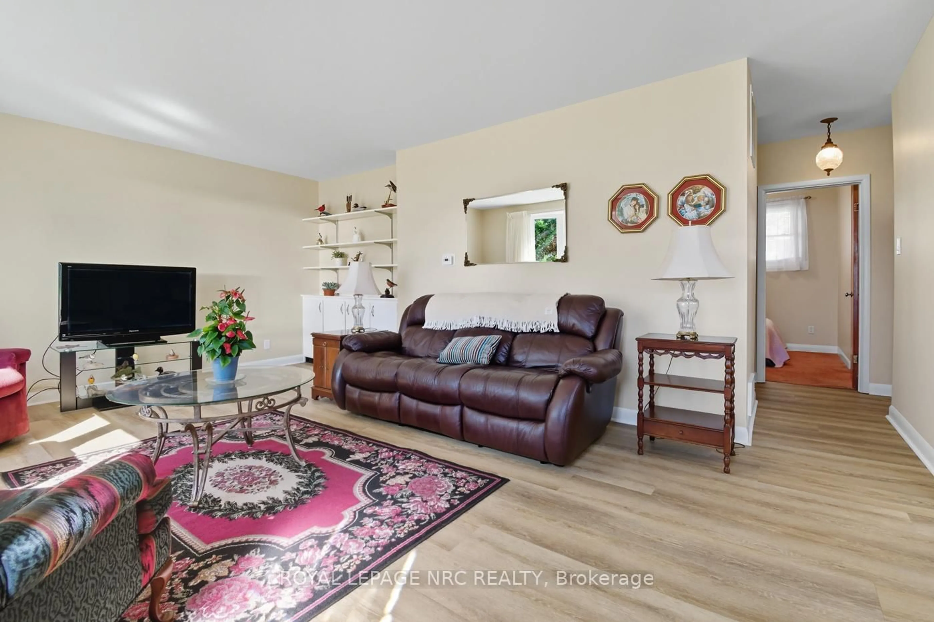 Living room with furniture, wood/laminate floor for 236 Johnston St, Port Colborne Ontario L3K 1H5