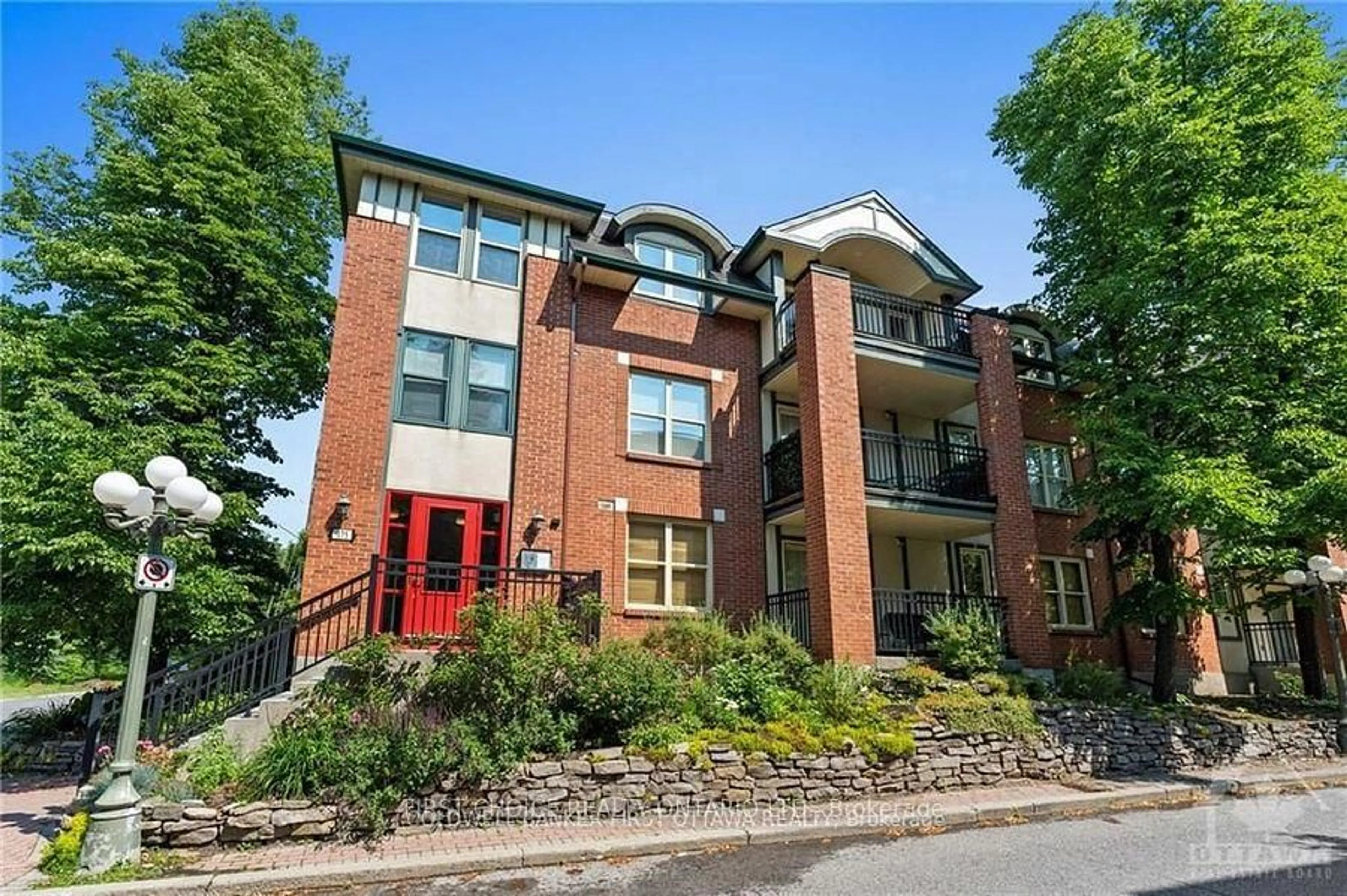 Home with brick exterior material, unknown for 175 Woodbine Pl #104, Ottawa Ontario K1S 5M8