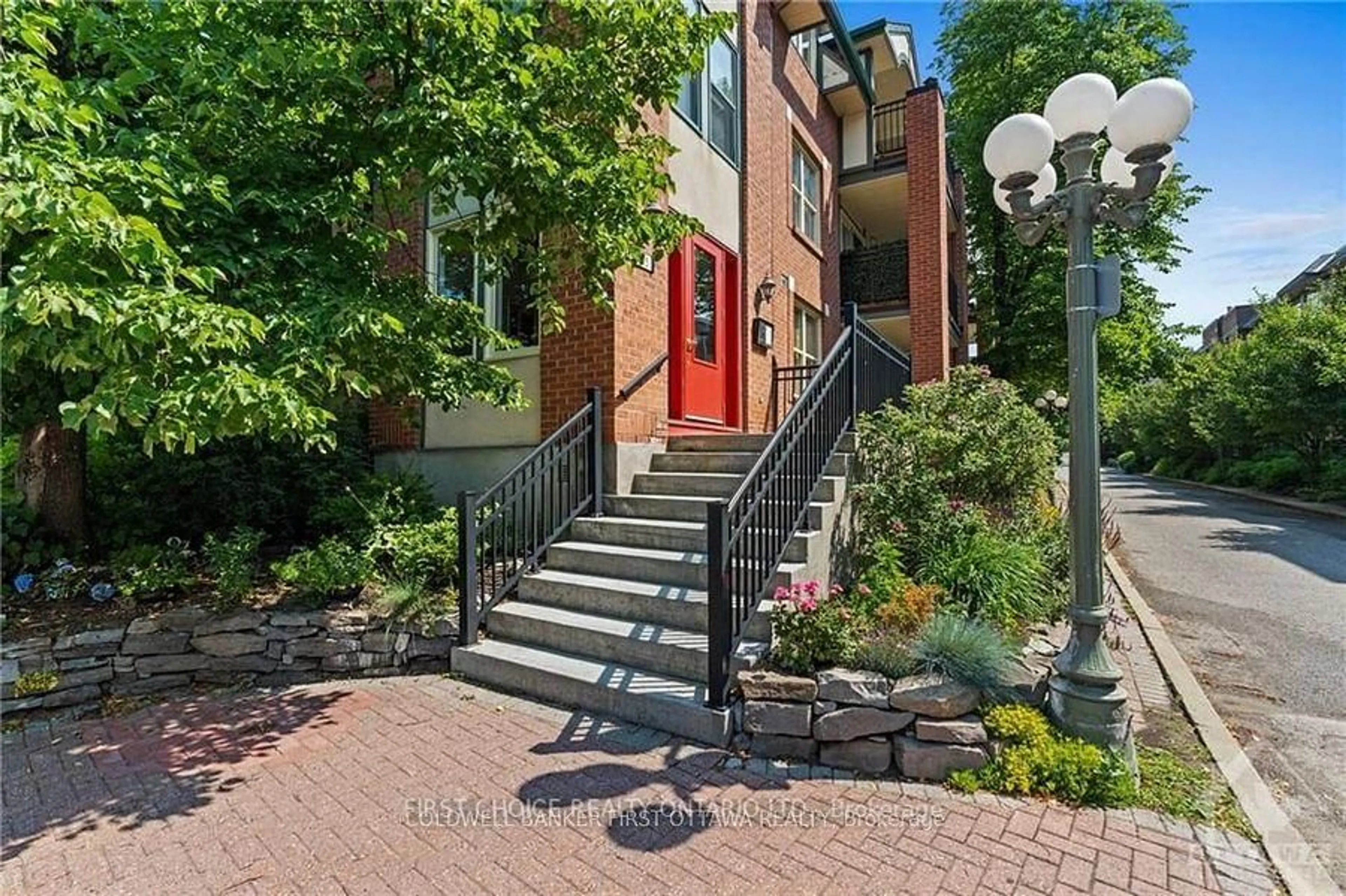 Stairs for 175 Woodbine Pl #104, Ottawa Ontario K1S 5M8