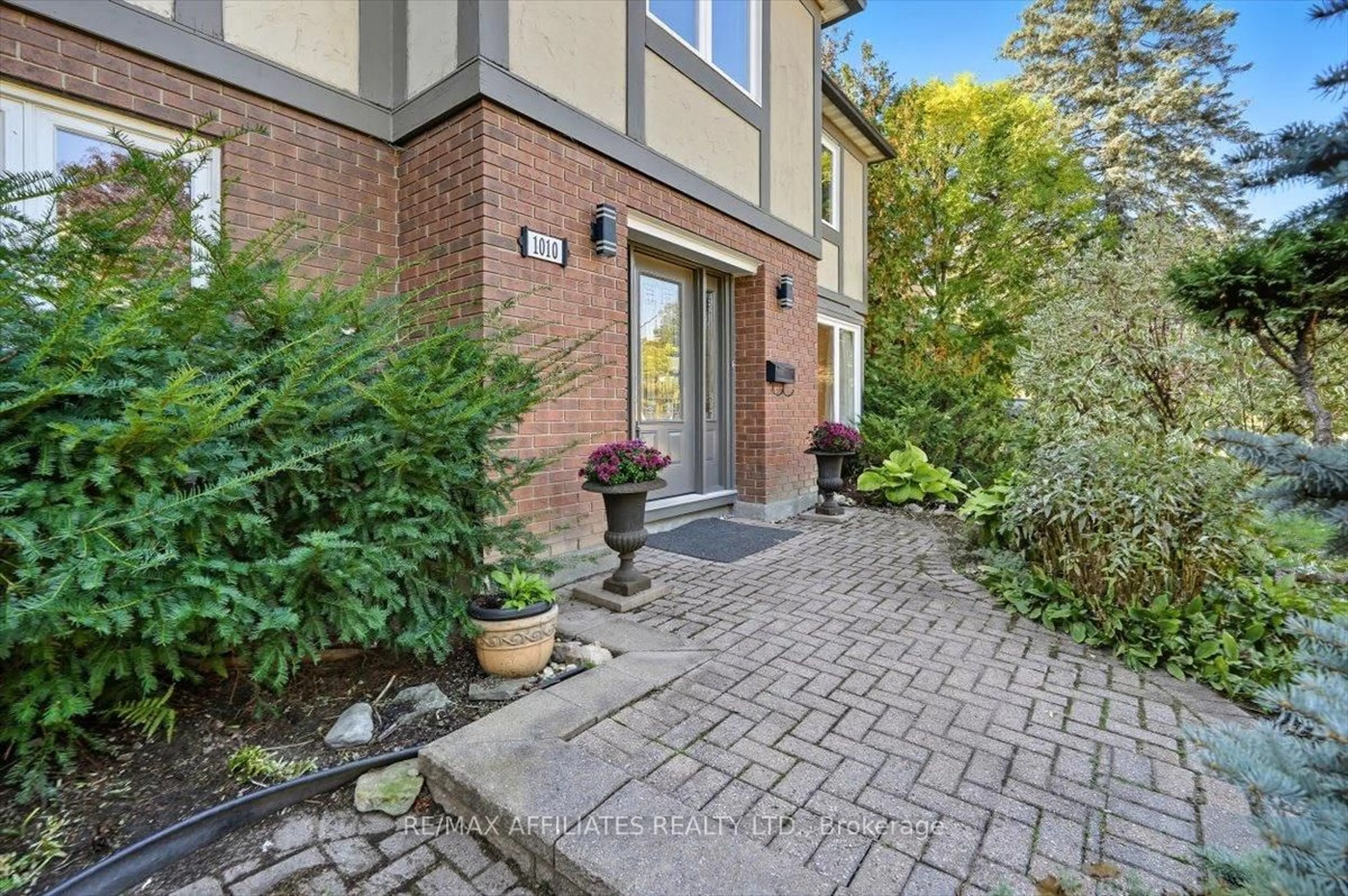 Home with brick exterior material, street for 1010 Plante Dr, Ottawa Ontario K1V 9E6