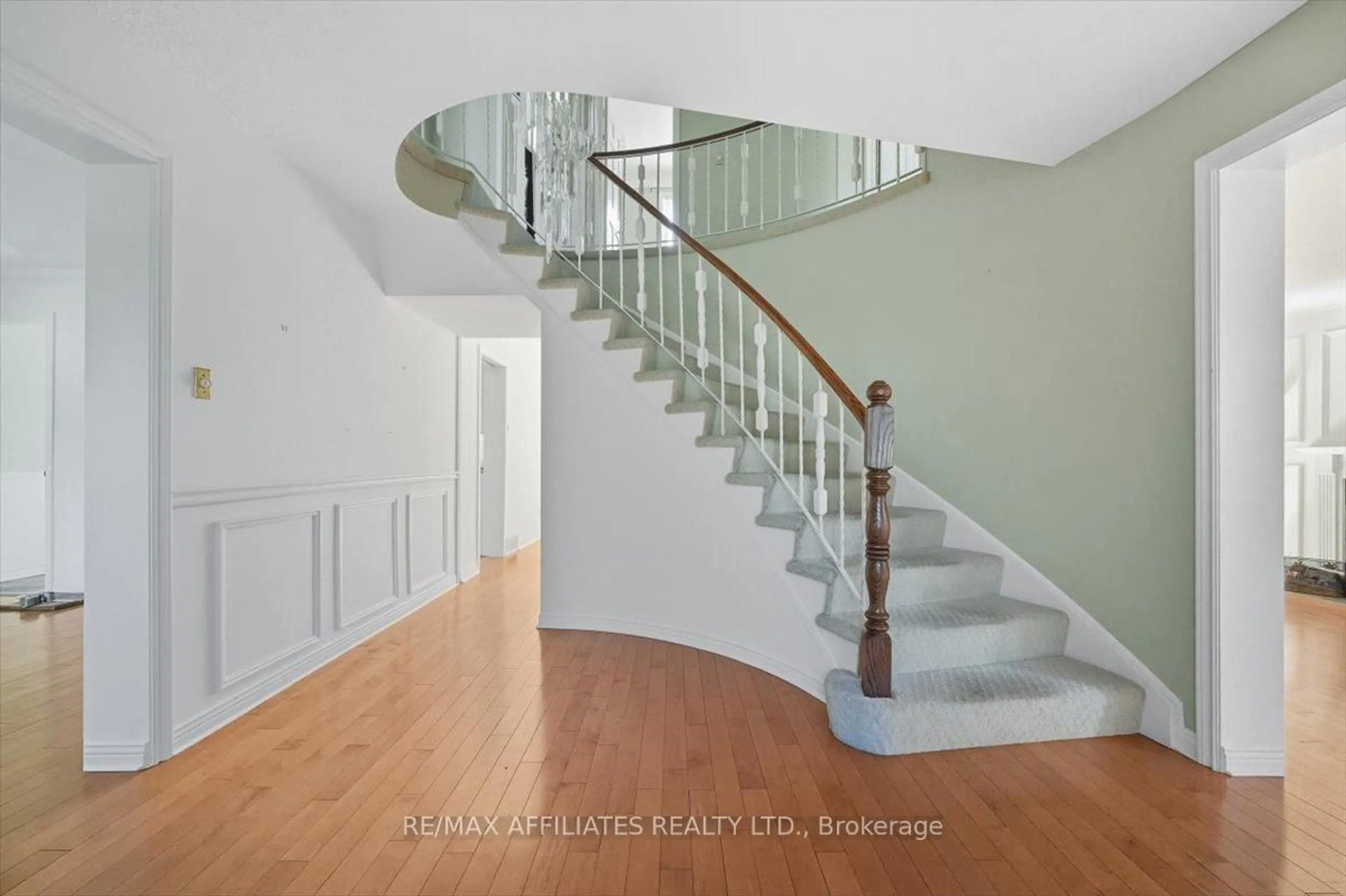 Stairs for 1010 Plante Dr, Ottawa Ontario K1V 9E6