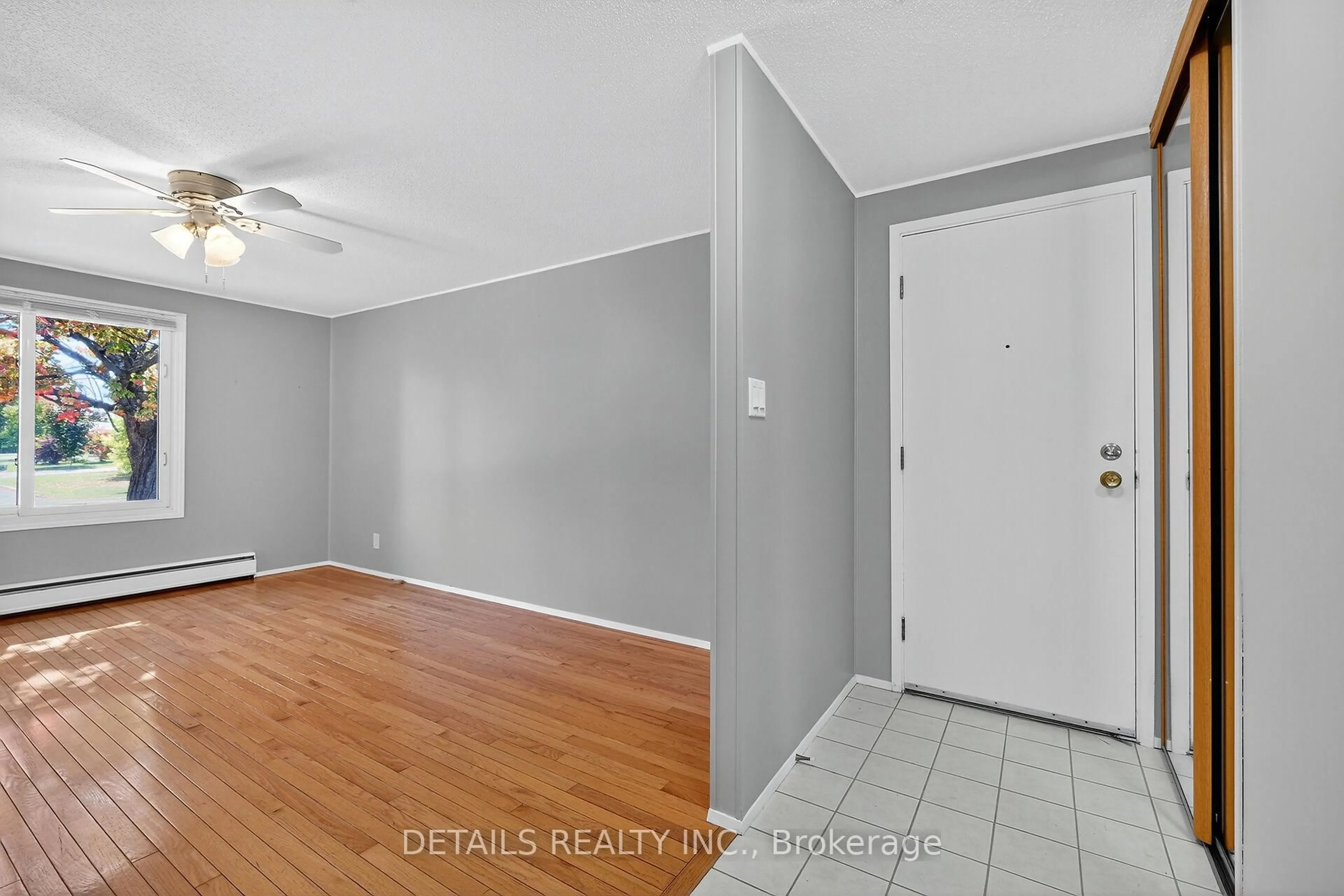 Indoor entryway for 289 Amiens St, Ottawa Ontario K1E 1N3