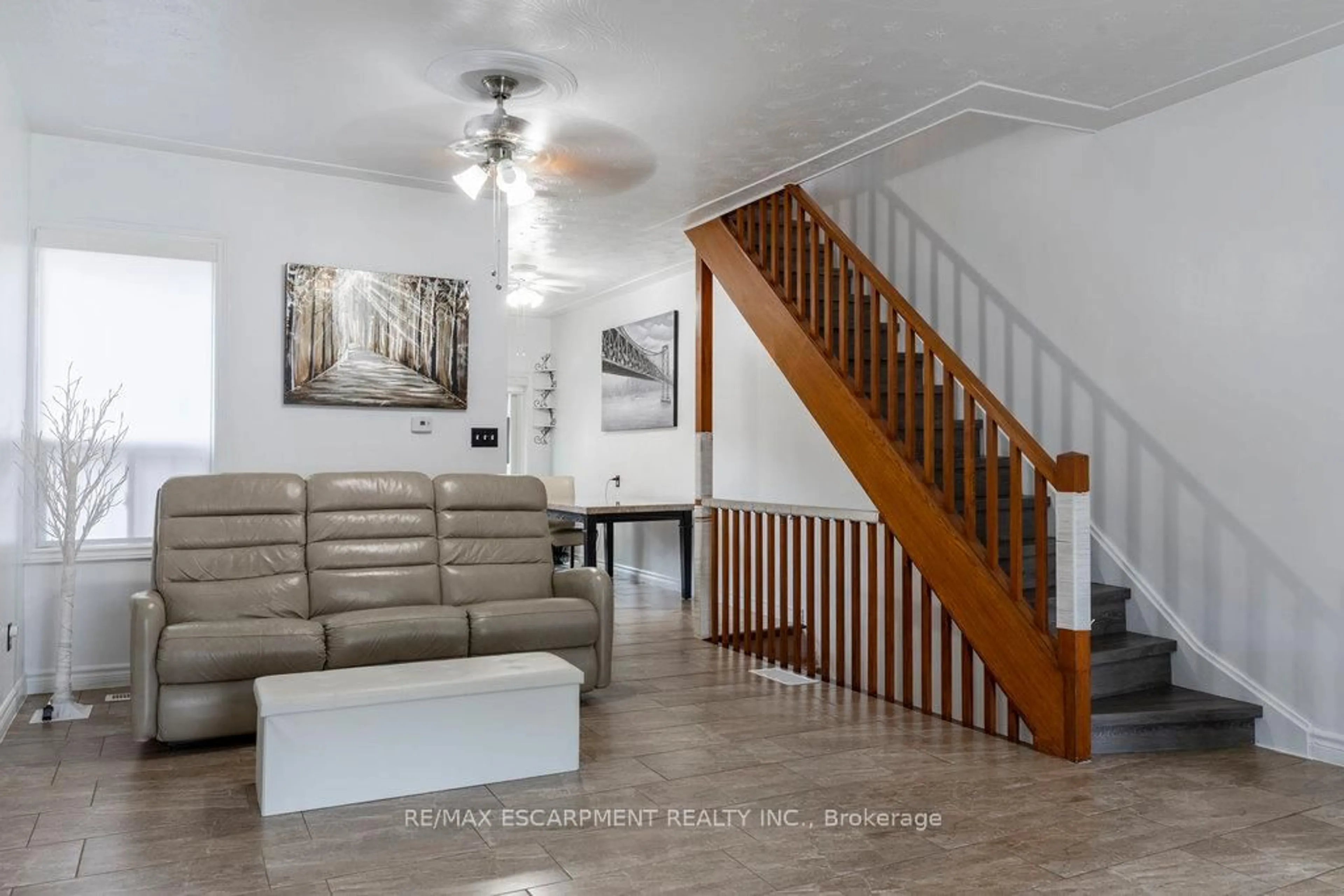 Living room with furniture, unknown for 52 Clyde St, Hamilton Ontario L8L 5R4