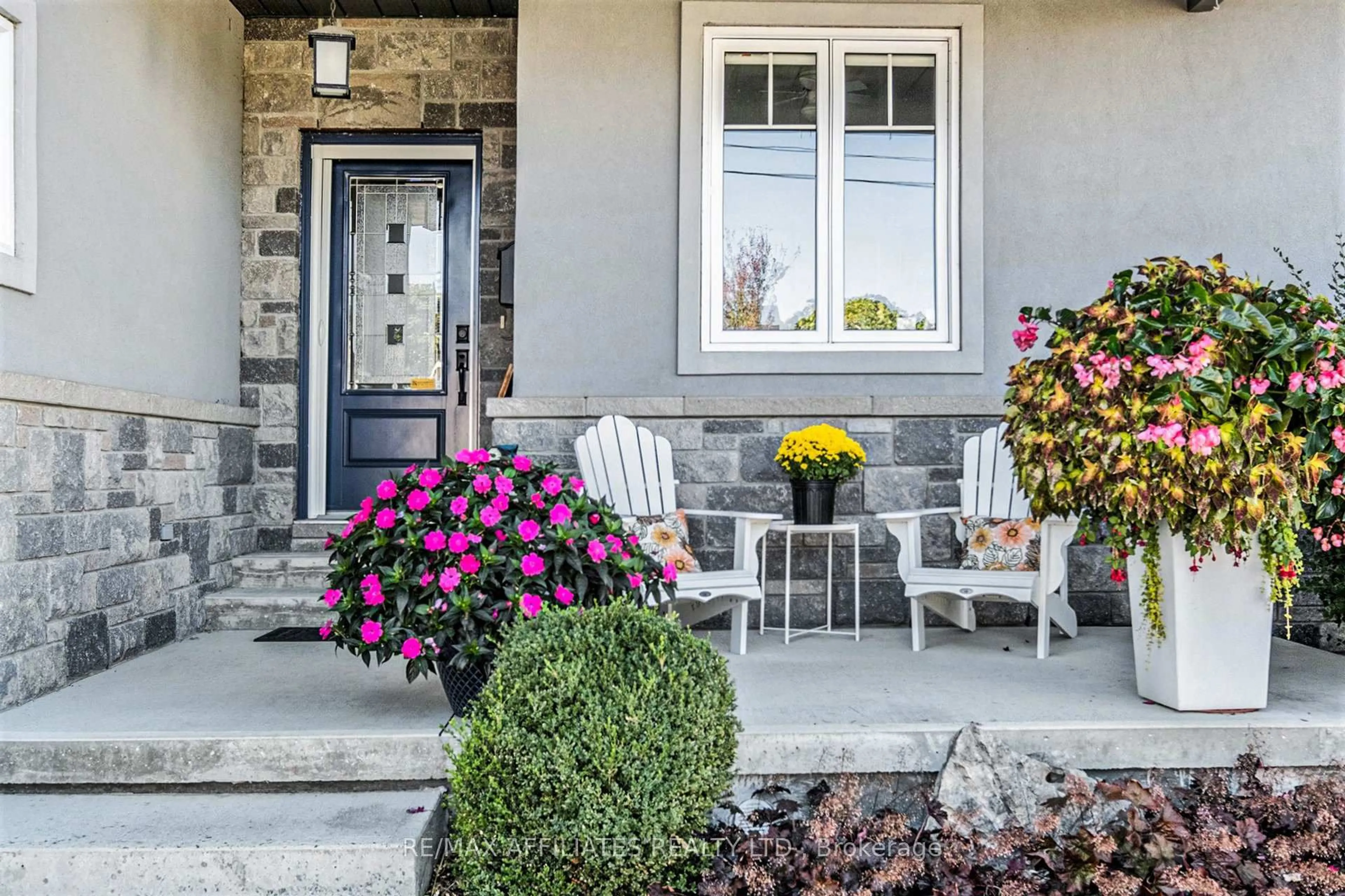 Indoor entryway for 248 LERA St, Smiths Falls Ontario K7A 5M3