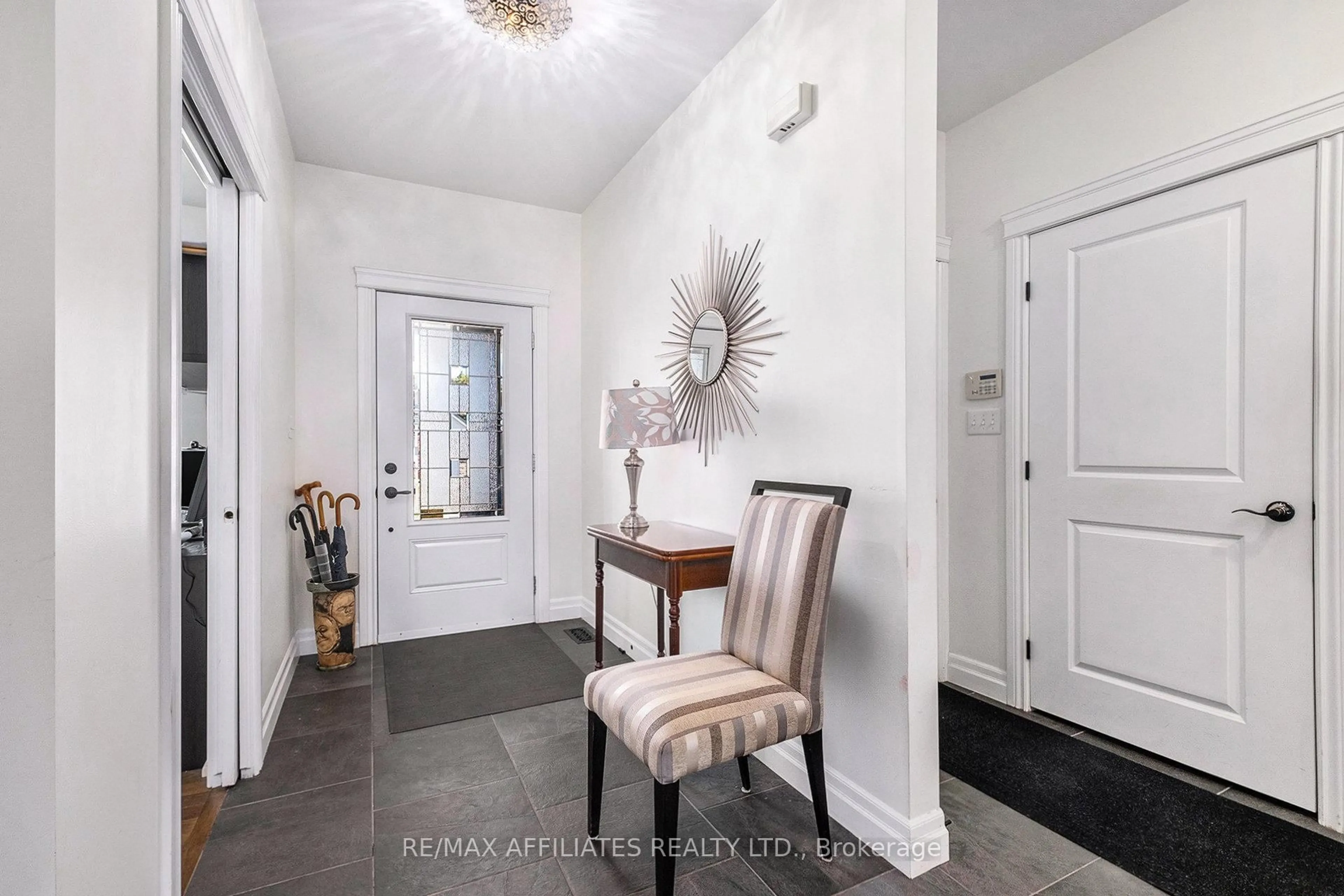 Indoor entryway for 248 LERA St, Smiths Falls Ontario K7A 5M3
