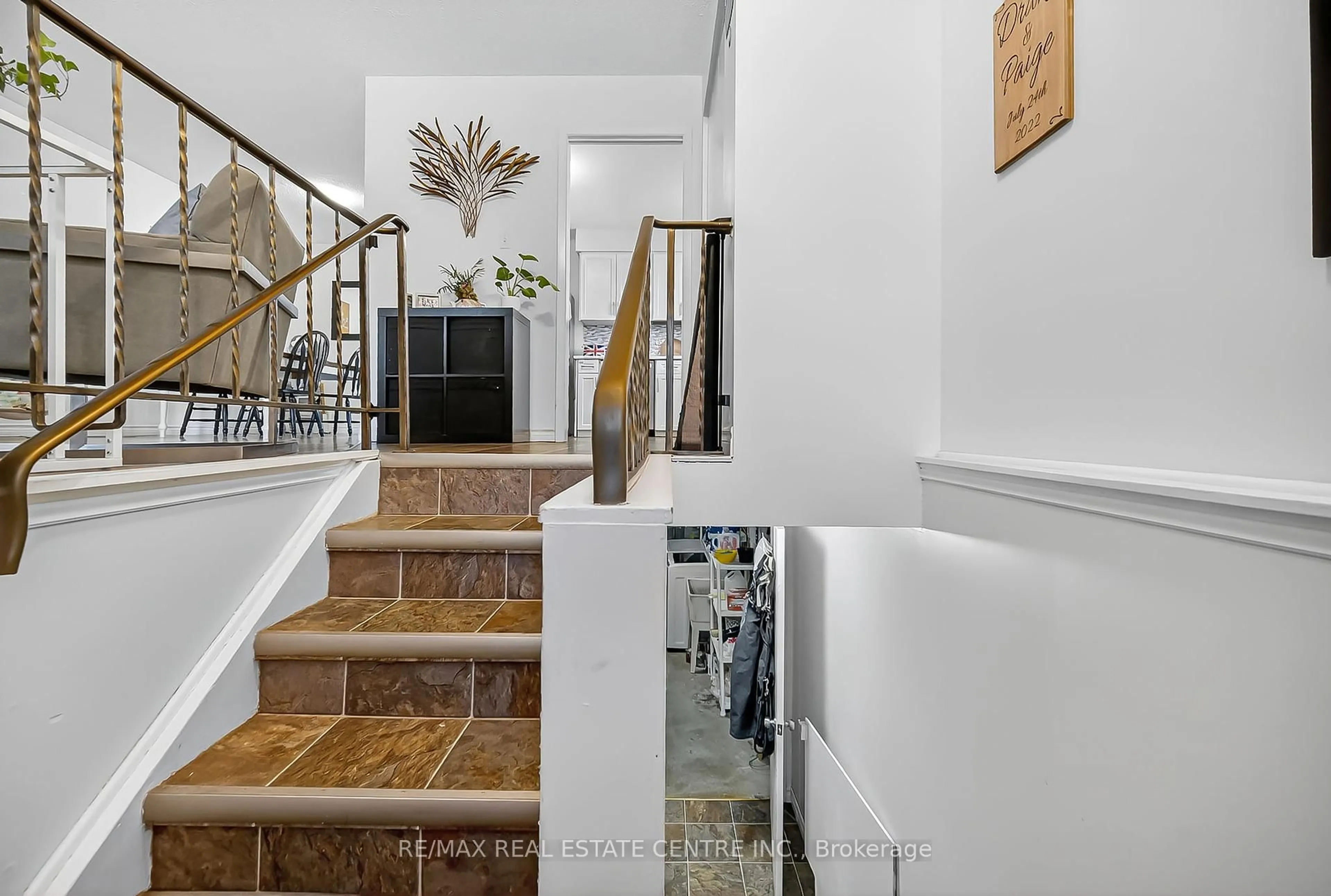 Indoor foyer for 1131 Pearson Dr, Woodstock Ontario N4S 8J4