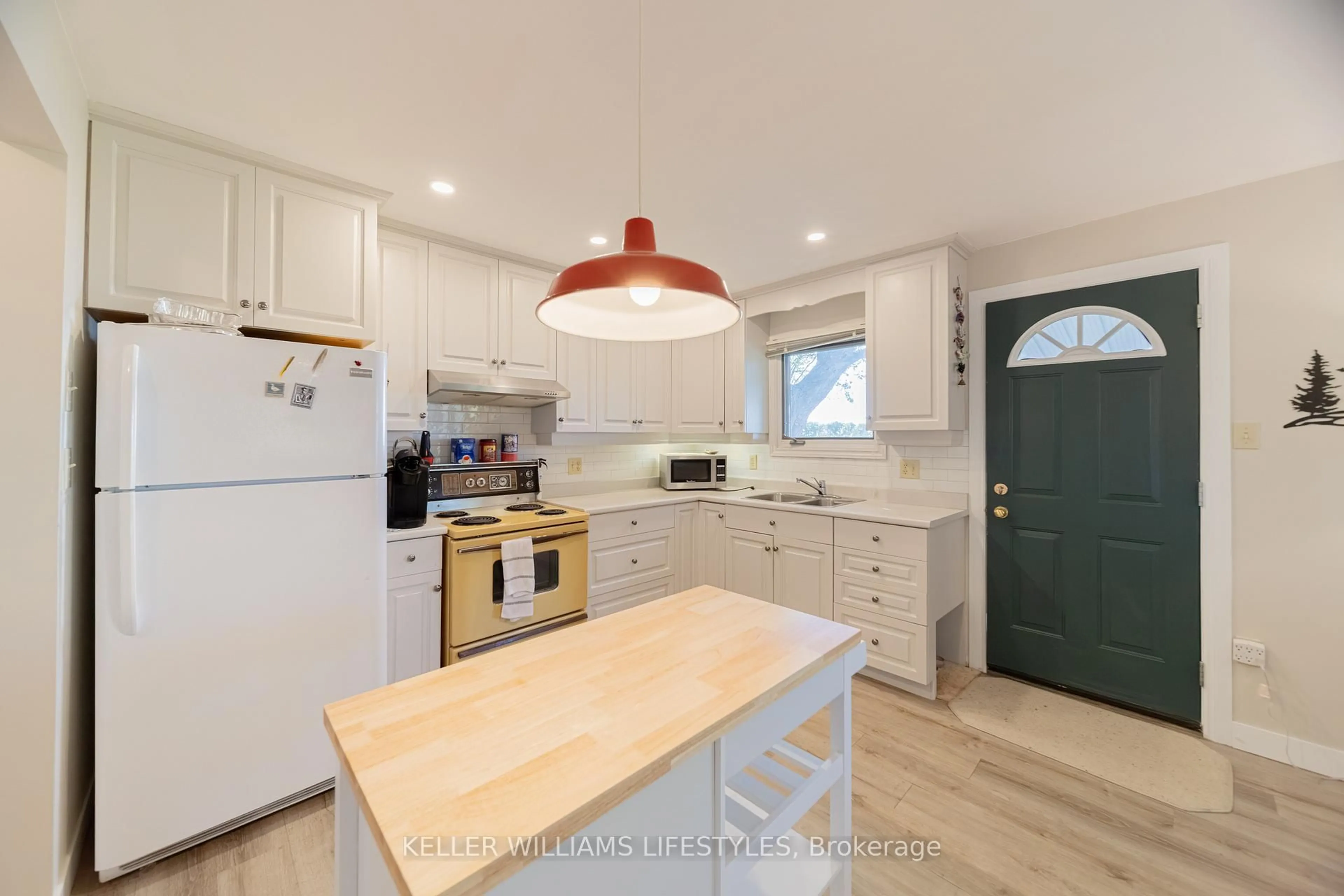 Open concept kitchen, unknown for 72553 Princess St, Bluewater Ontario N0M 2T0