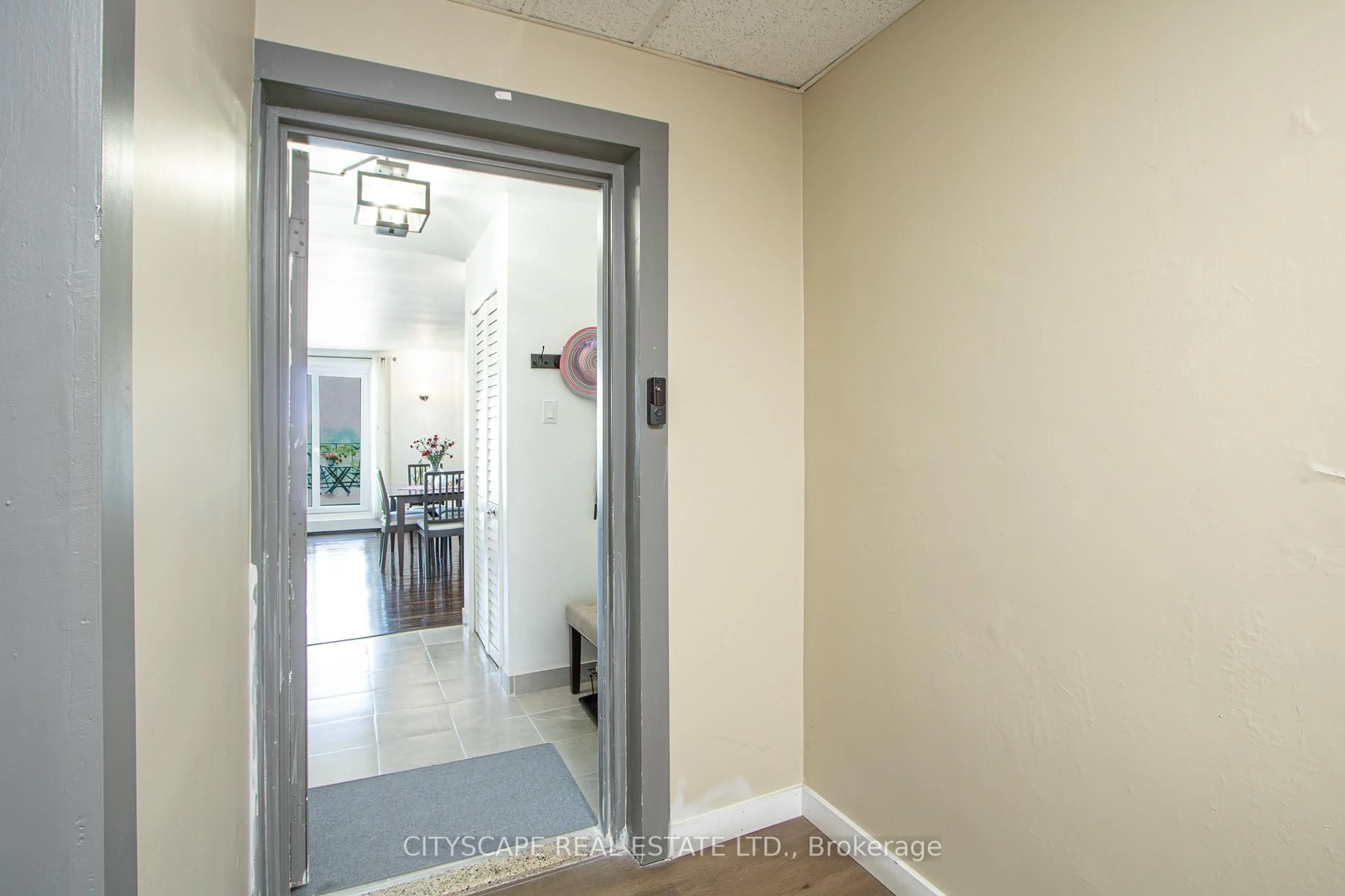 Indoor entryway for 573 Mornington Ave #1008, London East Ontario N5Y 4T9