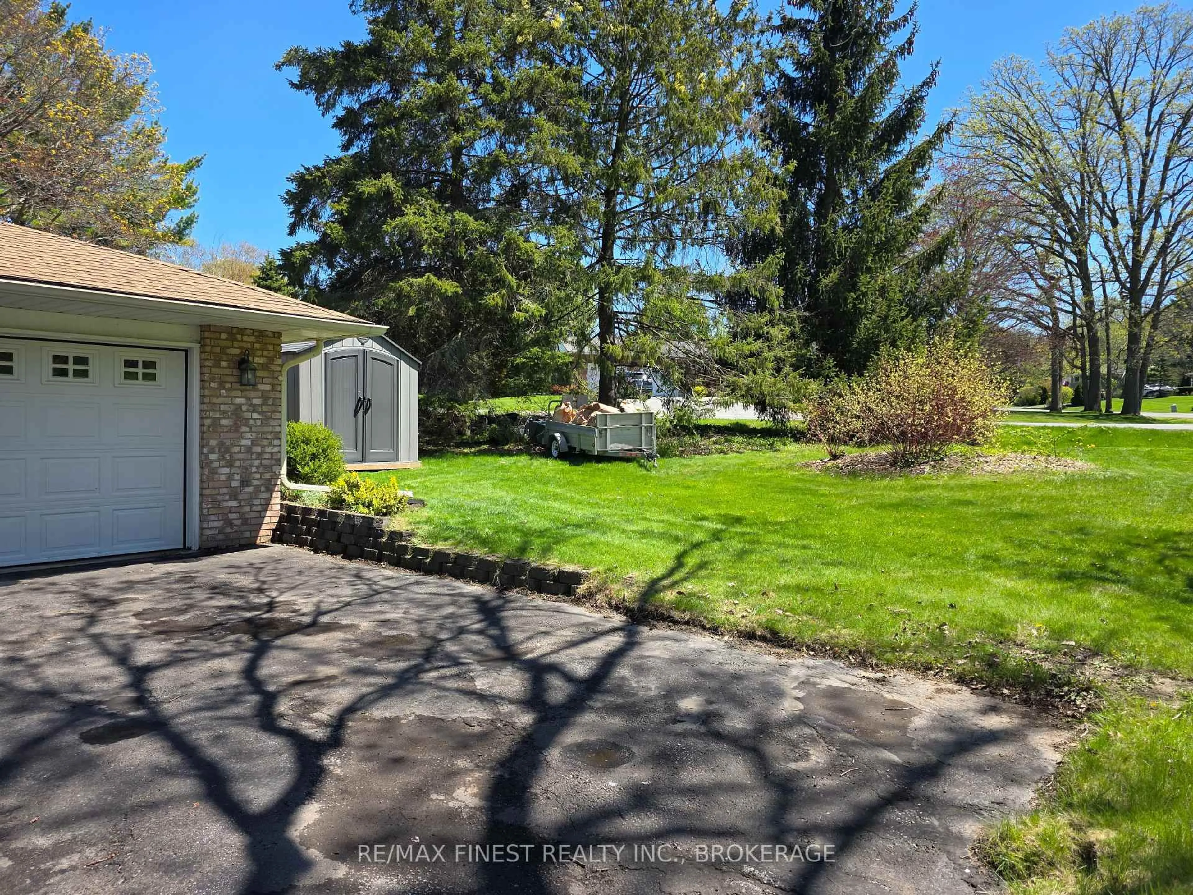 A pic from outside/outdoor area/front of a property/back of a property/a pic from drone, street for 15 Edgewood Dr, Greater Napanee Ontario K7R 3K3