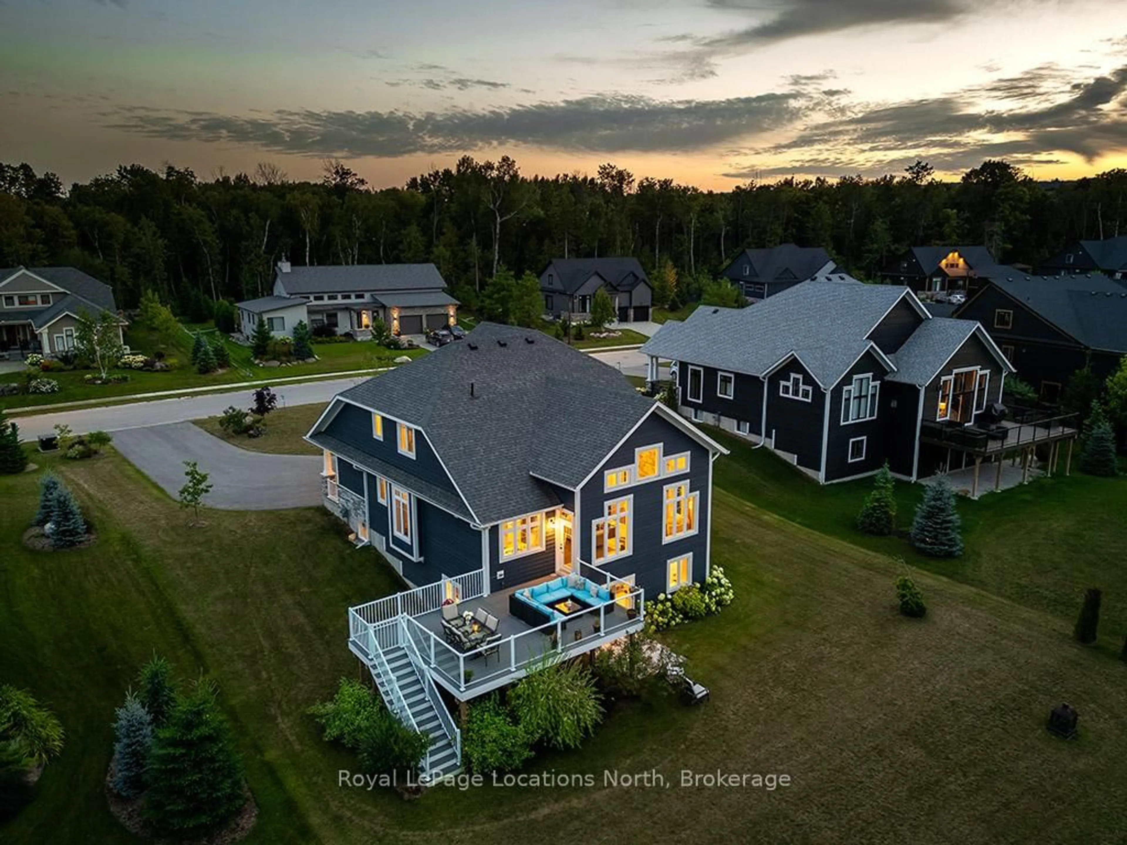 A pic from outside/outdoor area/front of a property/back of a property/a pic from drone, unknown for 128 Timber Lane, Blue Mountains Ontario N0H 2P0