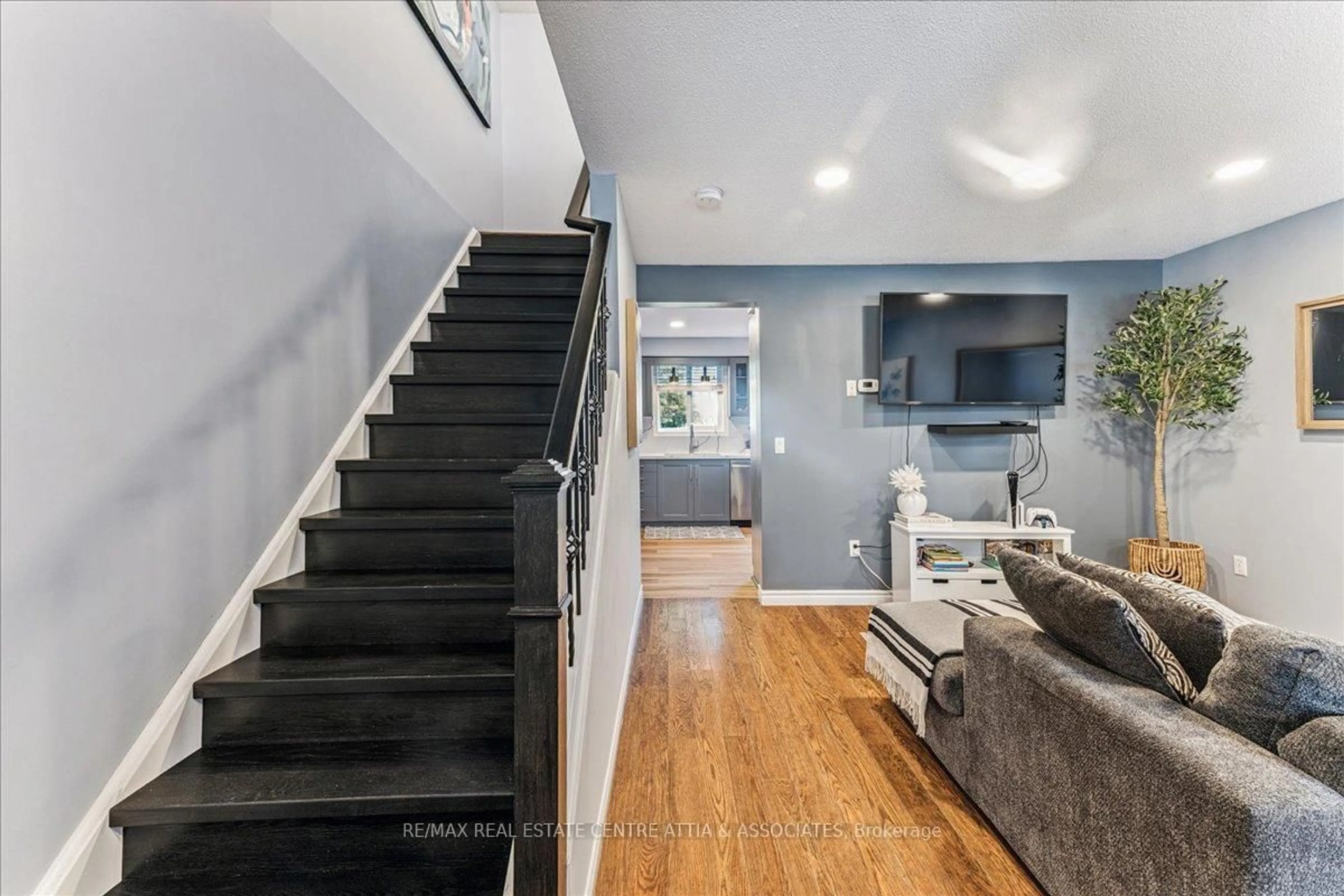 Unknown for 17 Starview Cres, Guelph Ontario N1E 6Z9