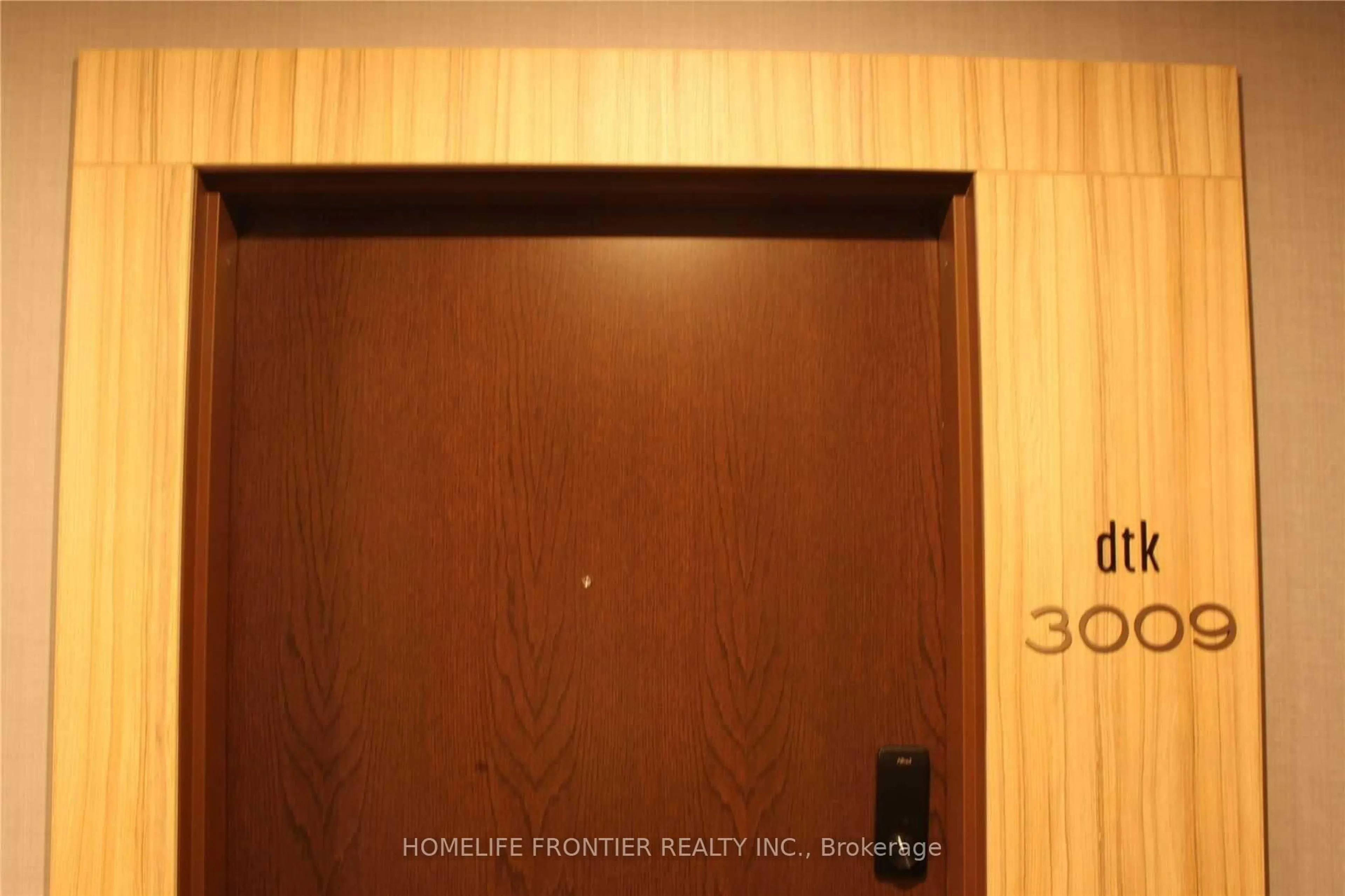 Indoor foyer for 60 Frederick St #3009, Kitchener Ontario N2H 0C7