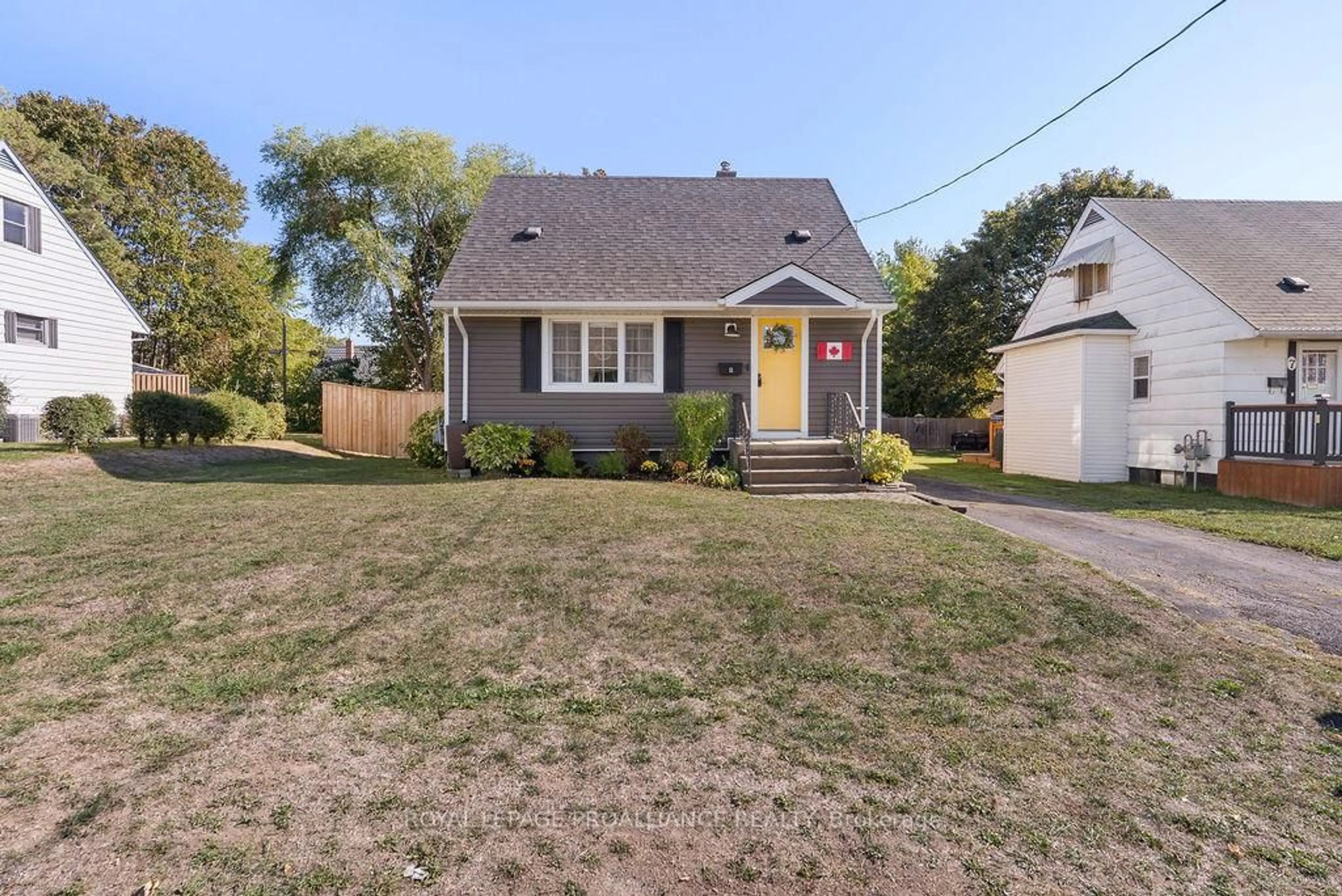 Home with vinyl exterior material, street for 11 Fifth St, Belleville Ontario K8N 4S2