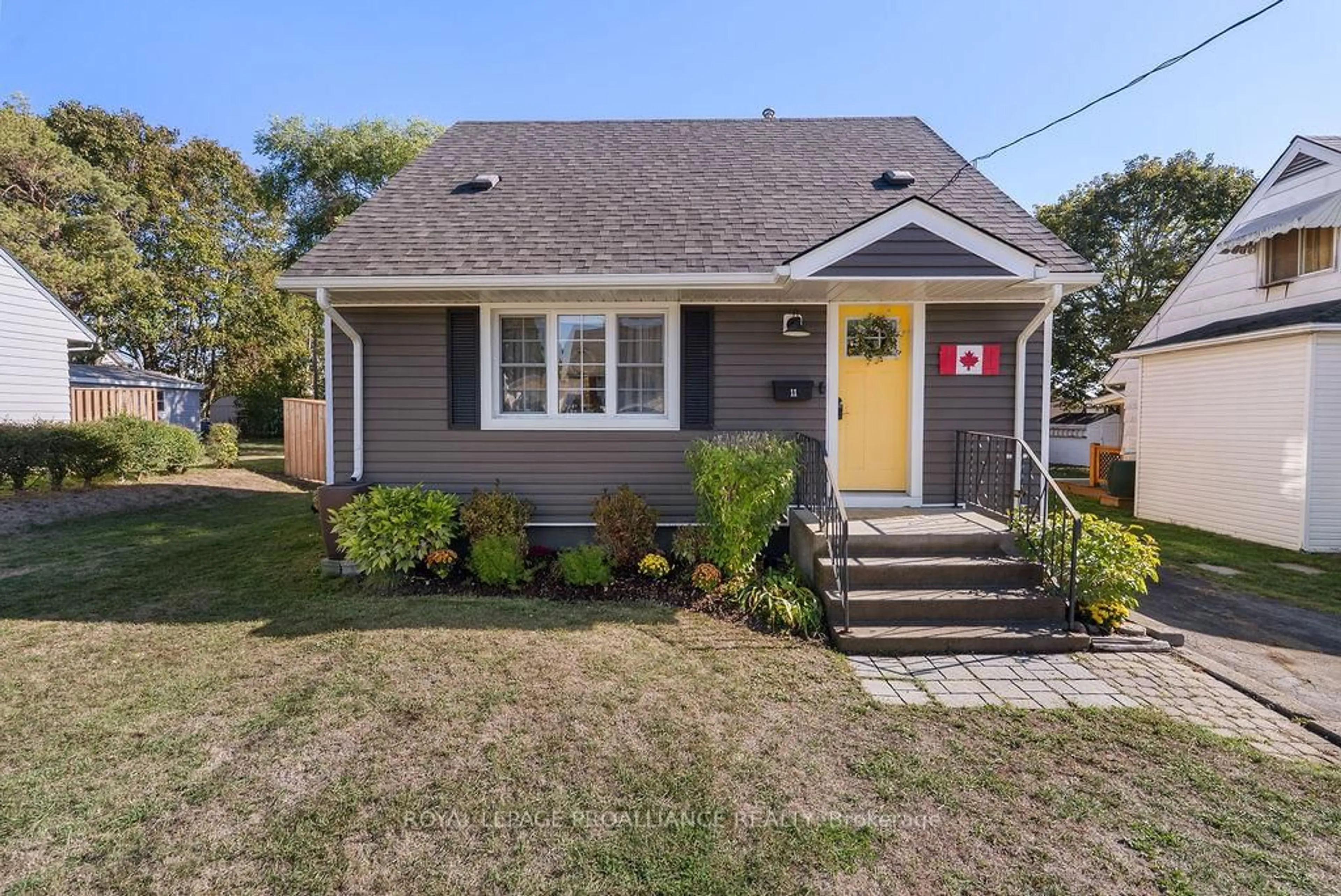 Home with vinyl exterior material, street for 11 Fifth St, Belleville Ontario K8N 4S2