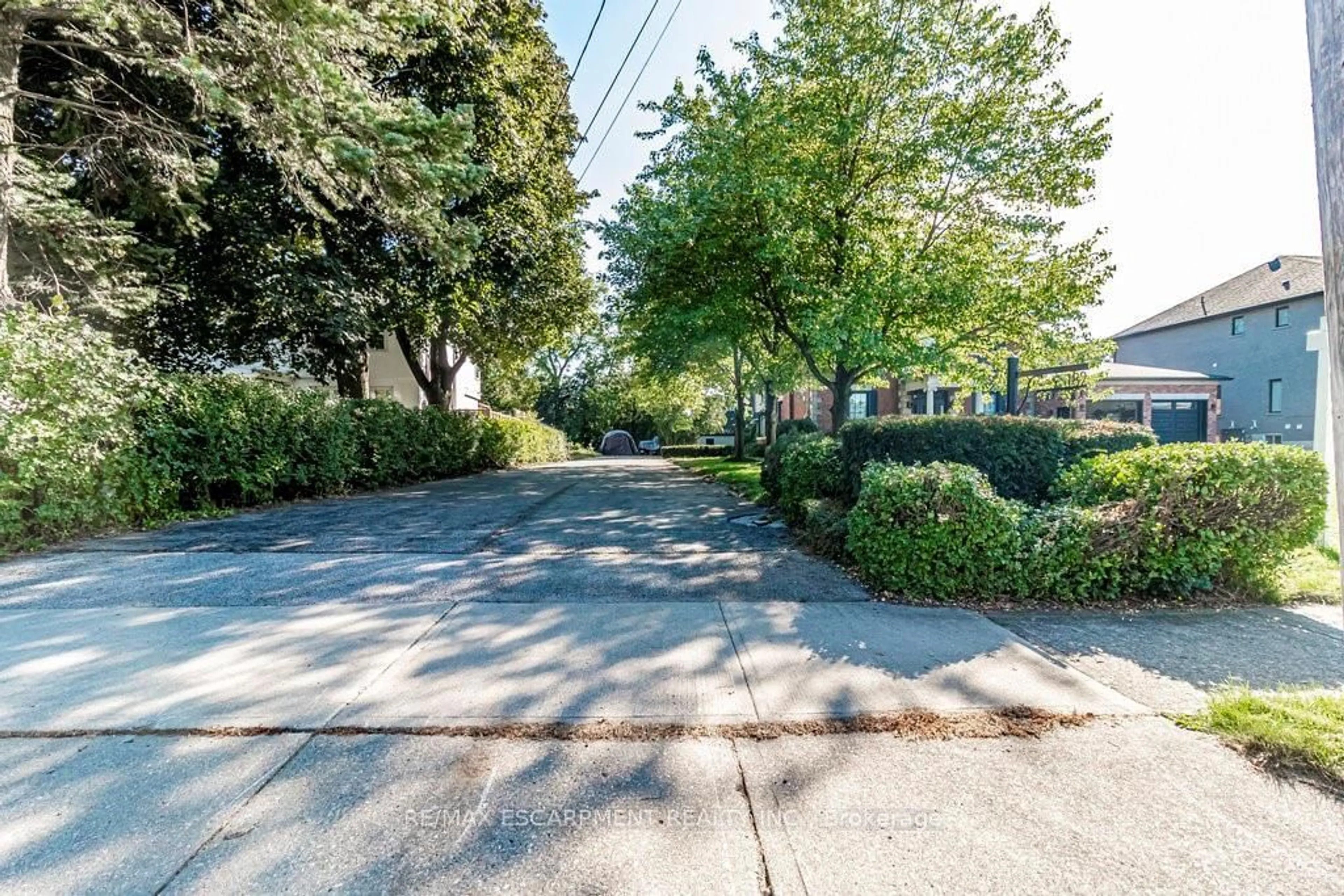 Patio, street for 182 Concession St, Hamilton Ontario L9A 1A8