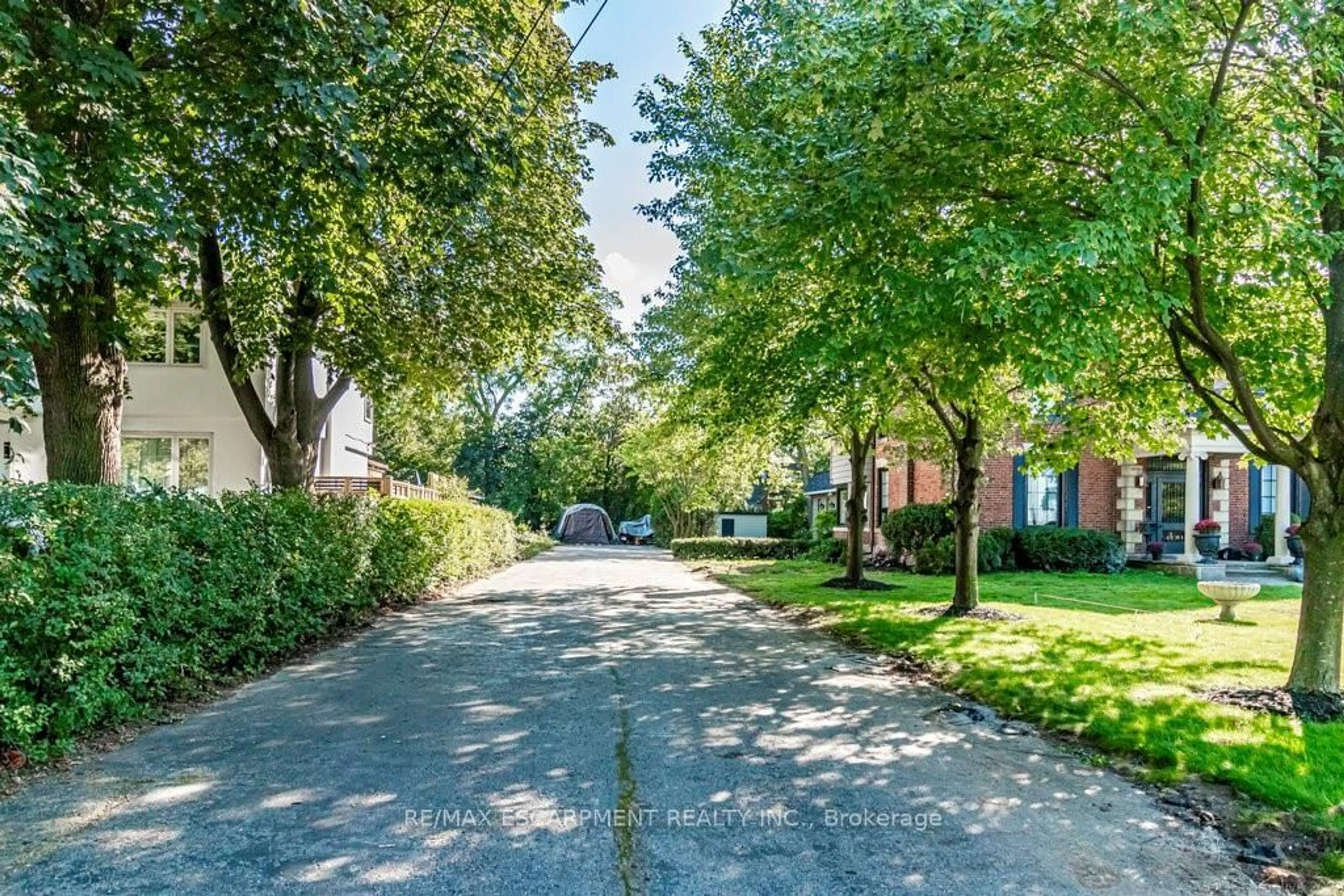 Patio, street for 182 Concession St, Hamilton Ontario L9A 1A8