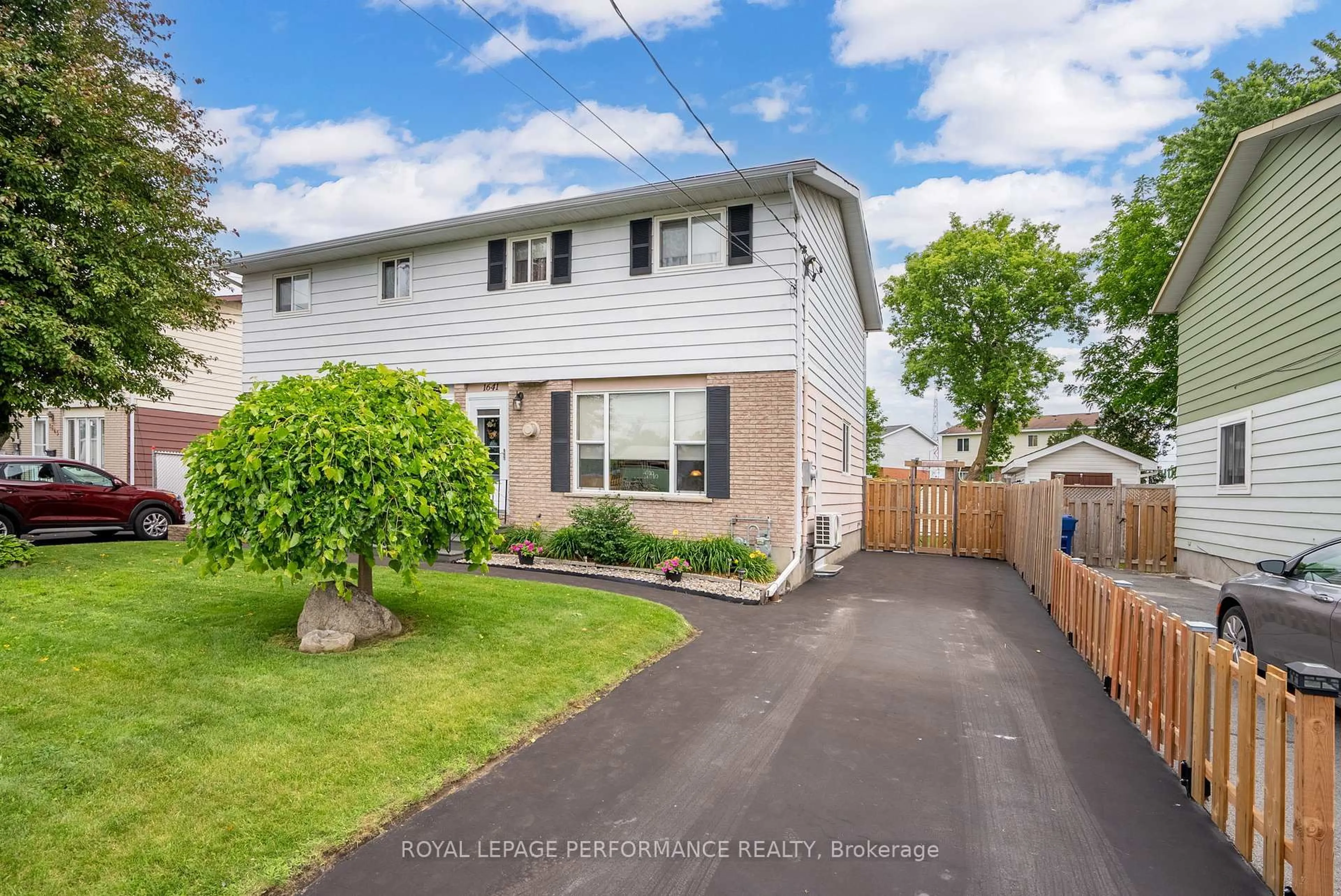 Home with vinyl exterior material, street for 1641 Birmingham St, Cornwall Ontario K6H 5Z5