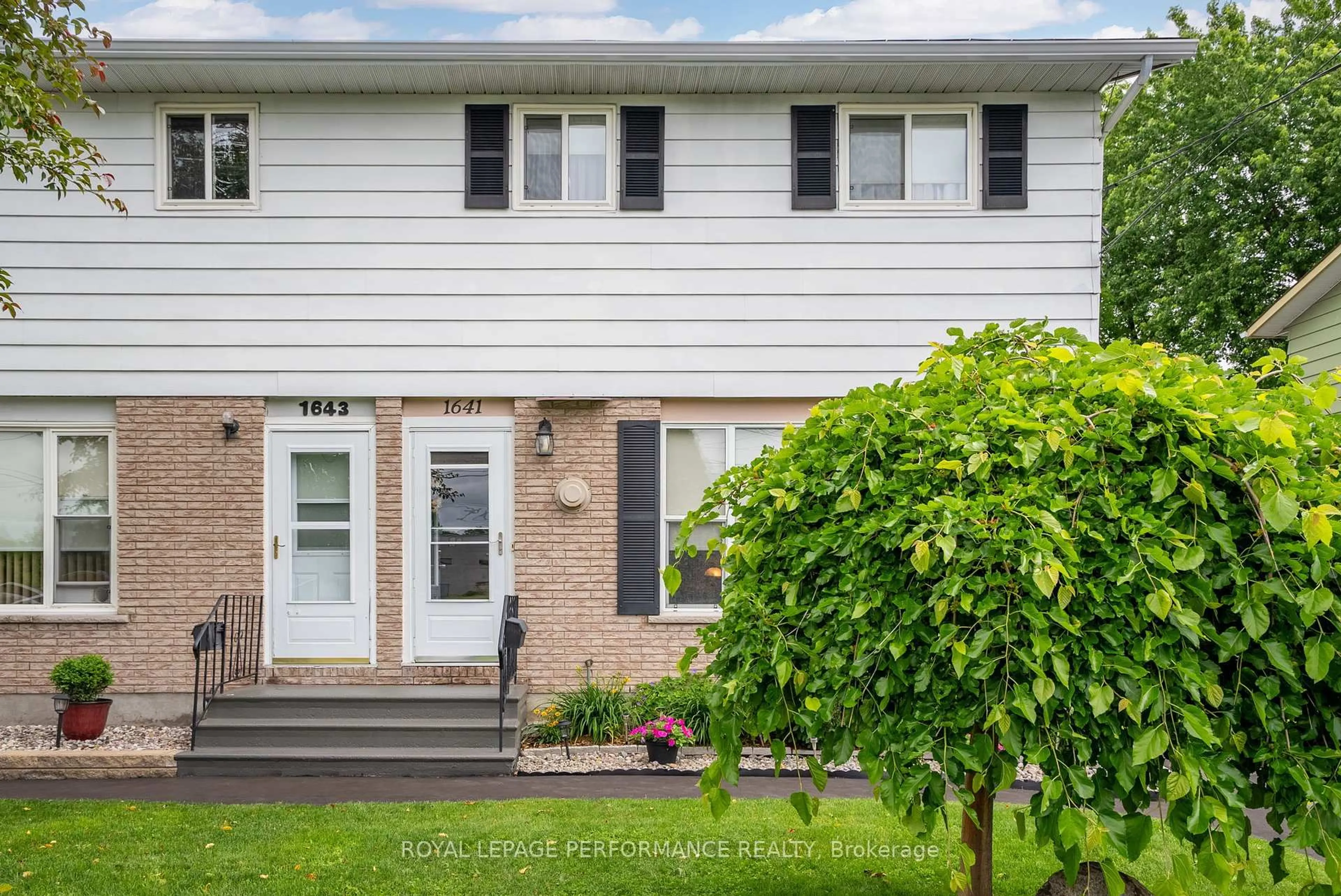 Home with vinyl exterior material, street for 1641 Birmingham St, Cornwall Ontario K6H 5Z5