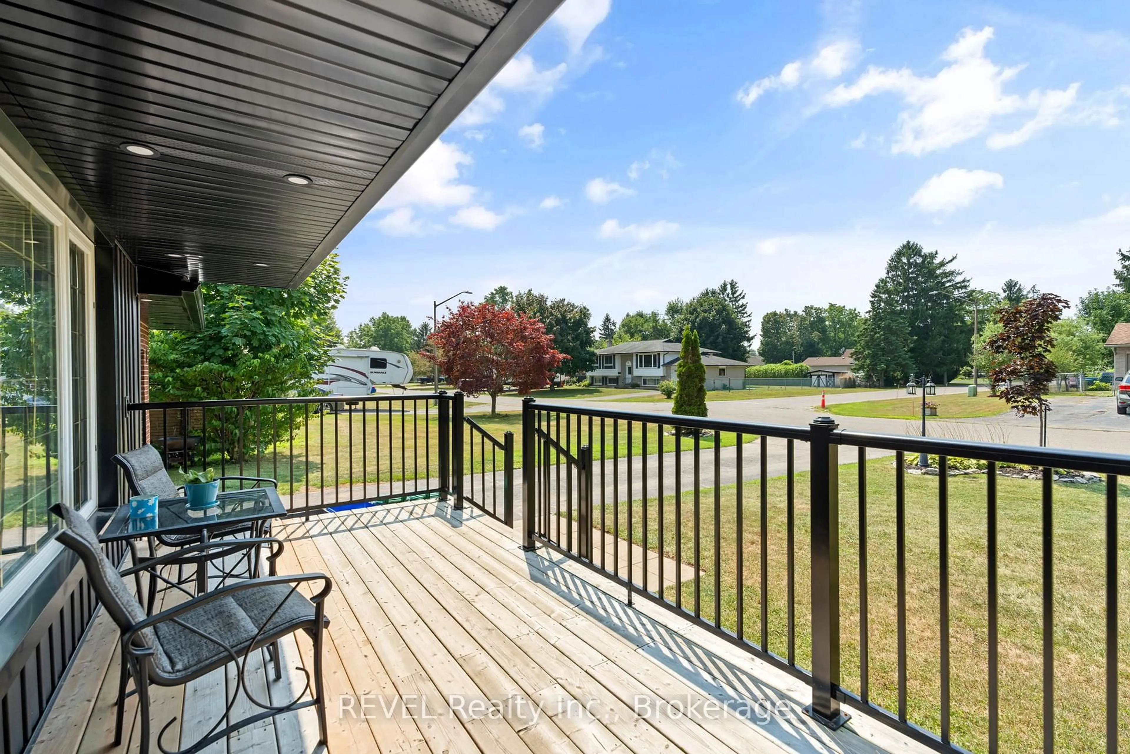 Patio, water/lake/river/ocean view for 8 St George Crt, Fort Erie Ontario L0S 1B0