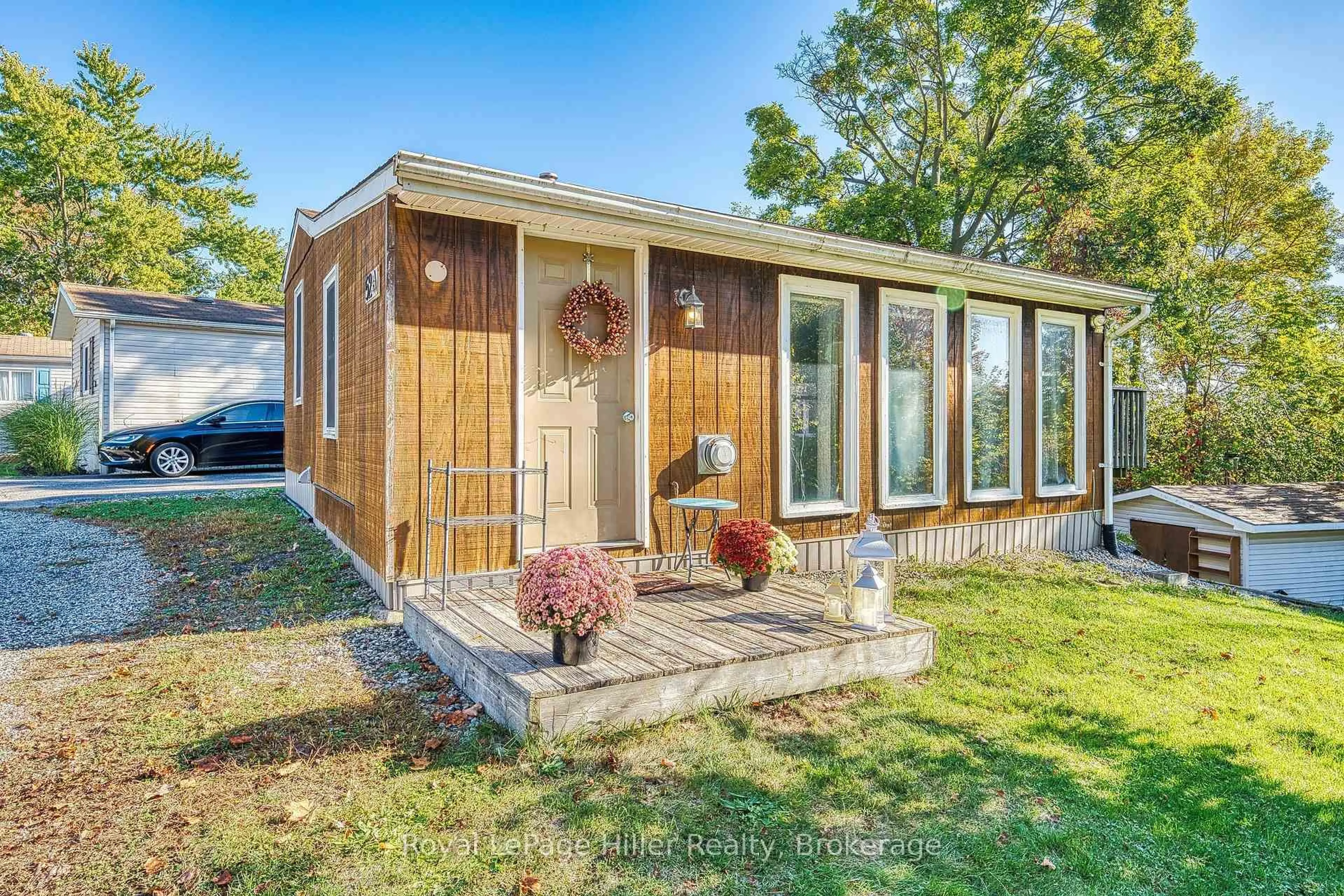 Home with vinyl exterior material, unknown for 3100 Dorchester Rd #52A, Thames Centre Ontario N0L 1G5