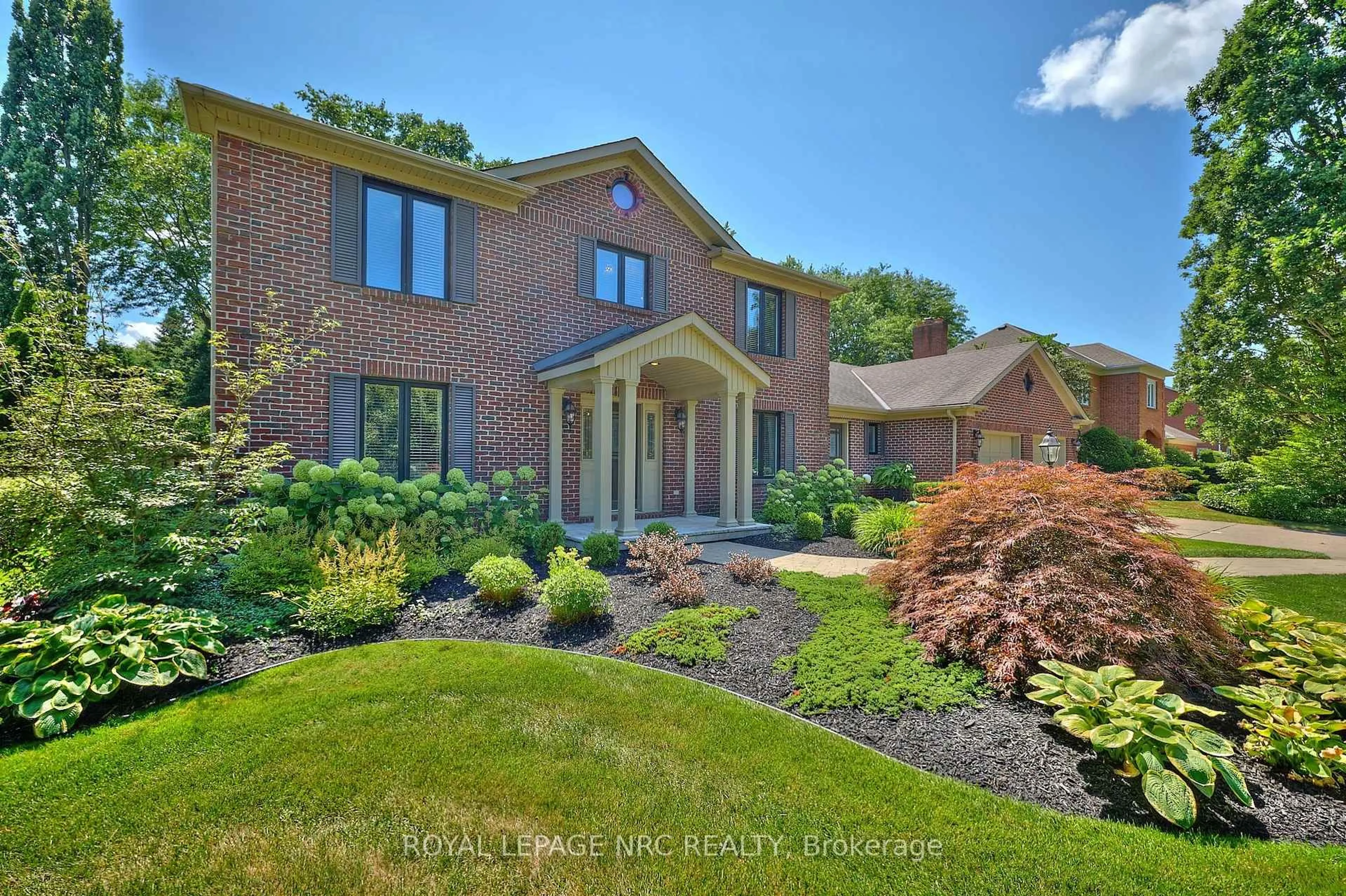 Home with brick exterior material, water/lake/river/ocean view for 14 SHORTHILL Pl, Pelham Ontario L0S 1E3