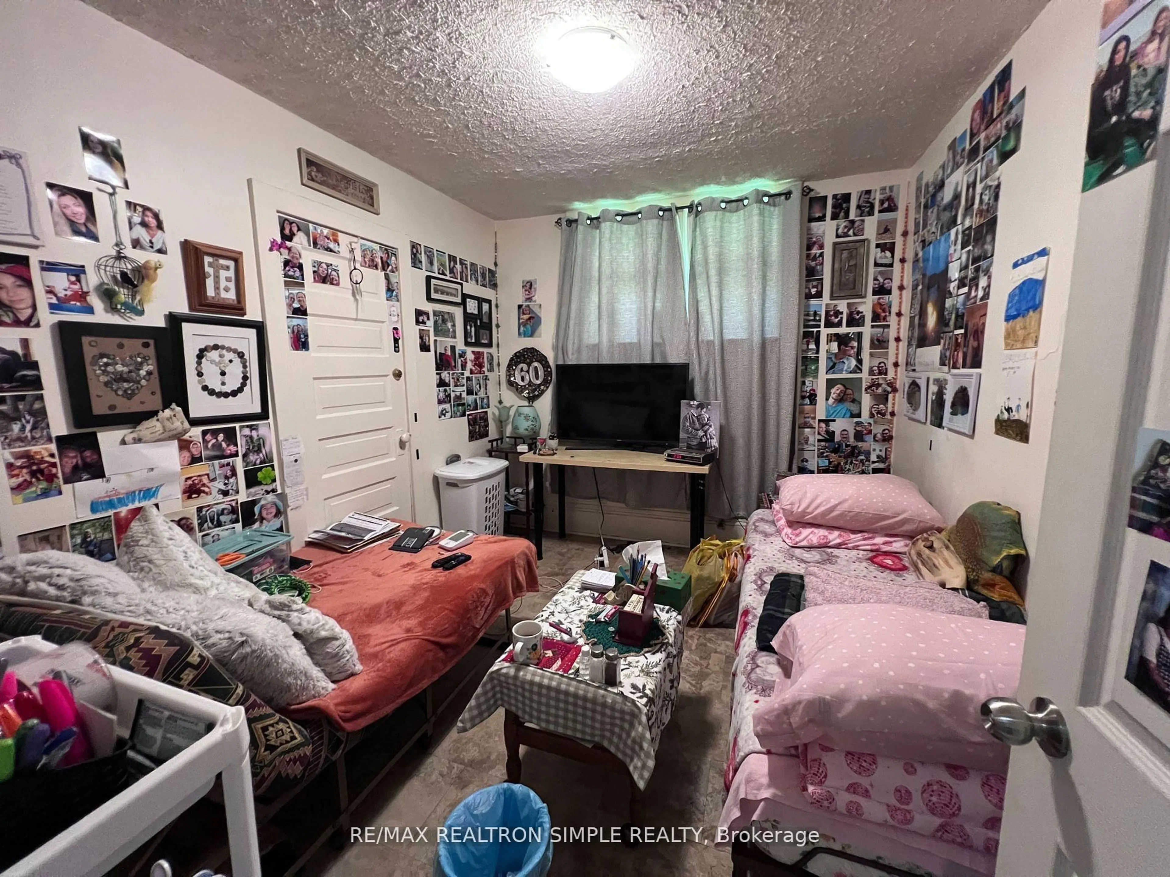 A pic of a room for 441 Algonquin Ave, North Bay Ontario P1B 4W6