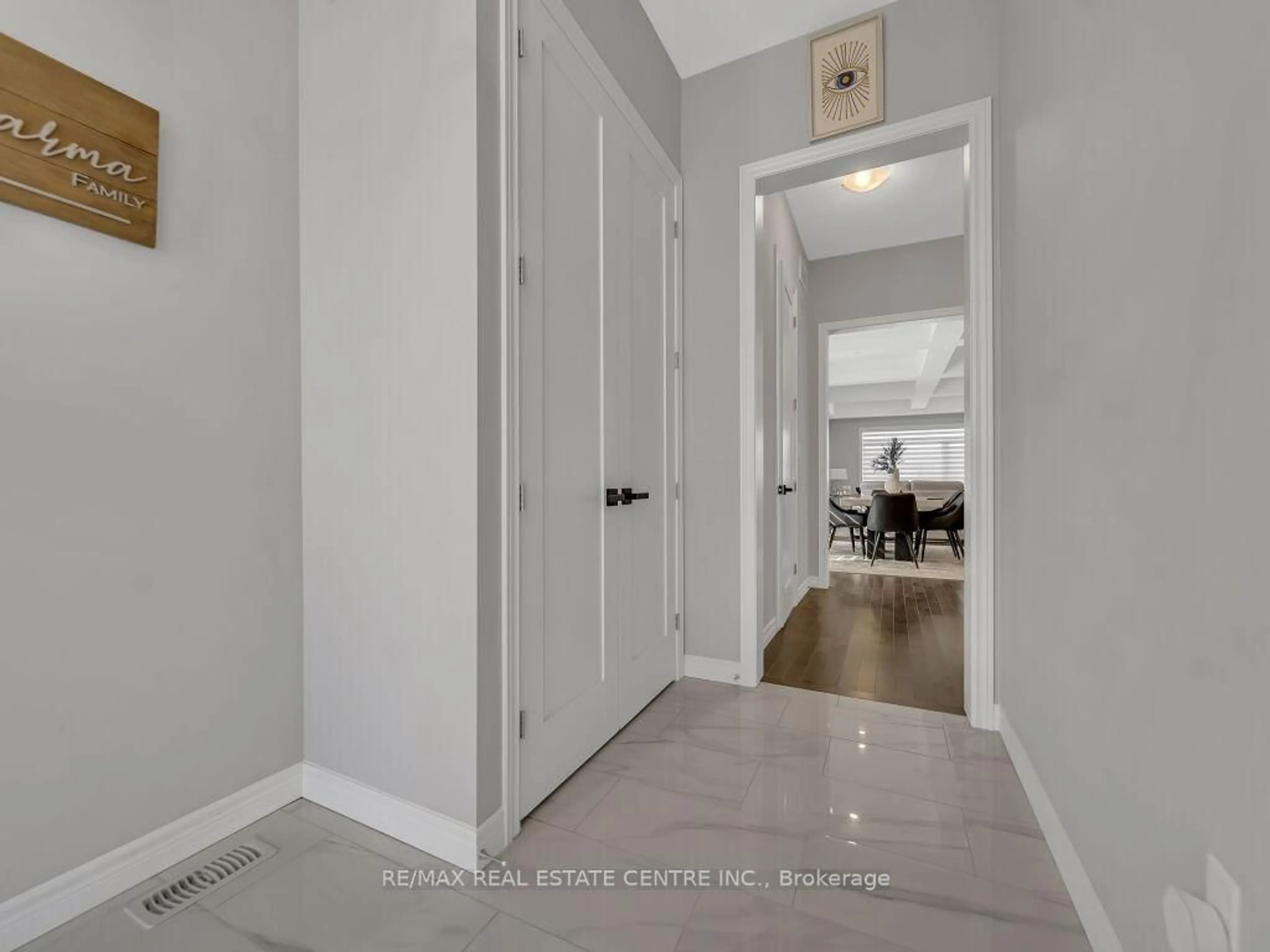 Indoor entryway for 640 Florencedale Cres, Kitchener Ontario N2R 0N4